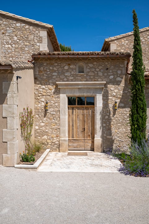 173 - Le Loup des Alpilles: Villa: Exterior