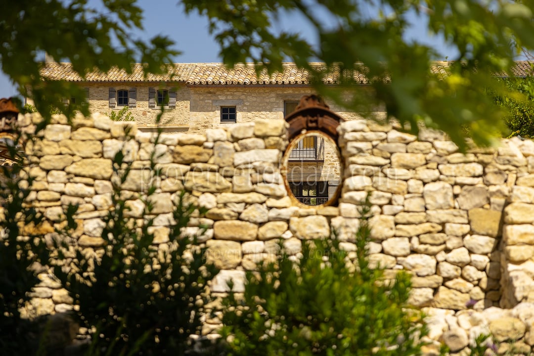 33 - Grand Mas d\'Oppède: Villa: Exterior