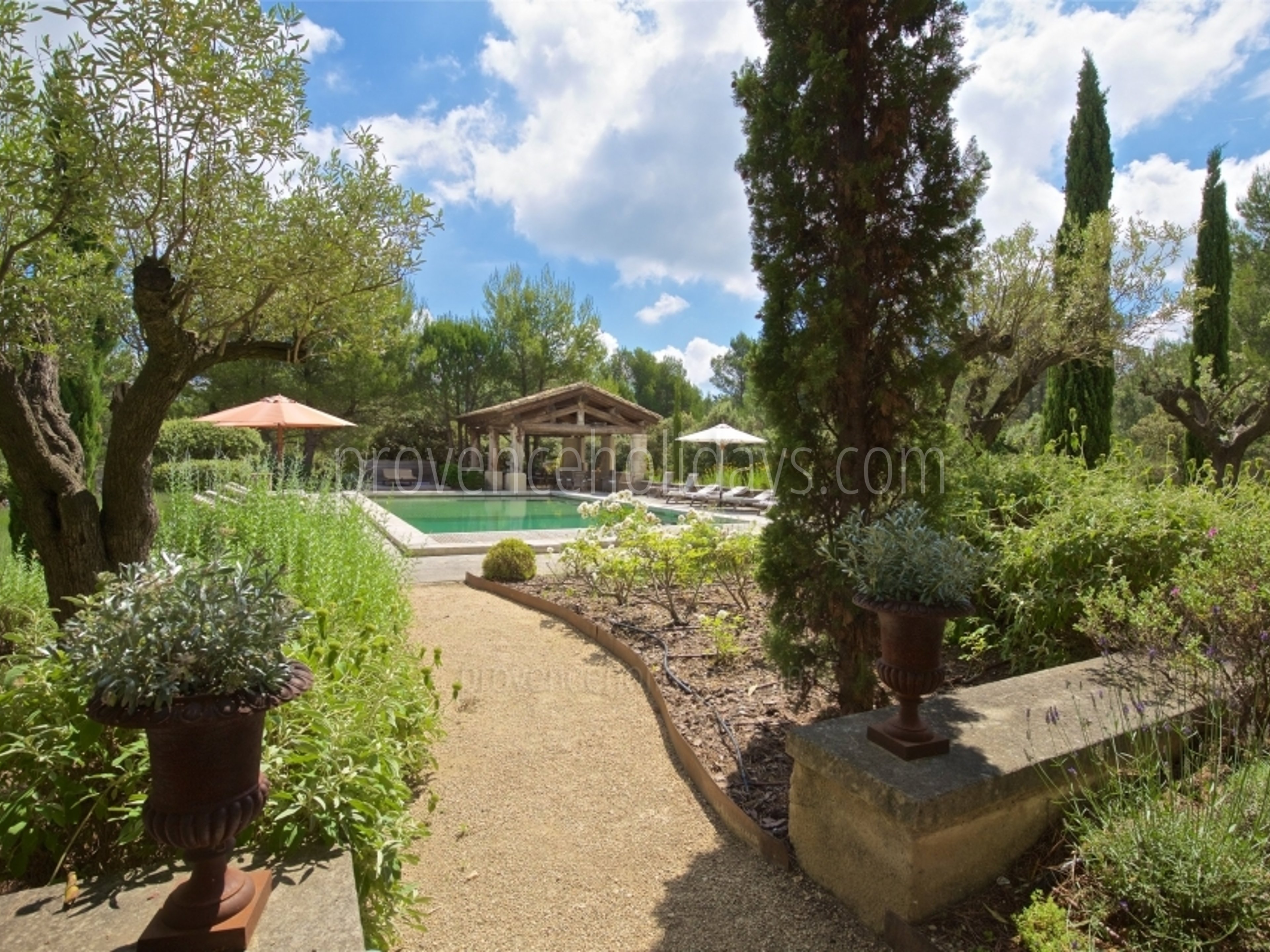 37 - Le Mas des Lavandes: Villa: Exterior
