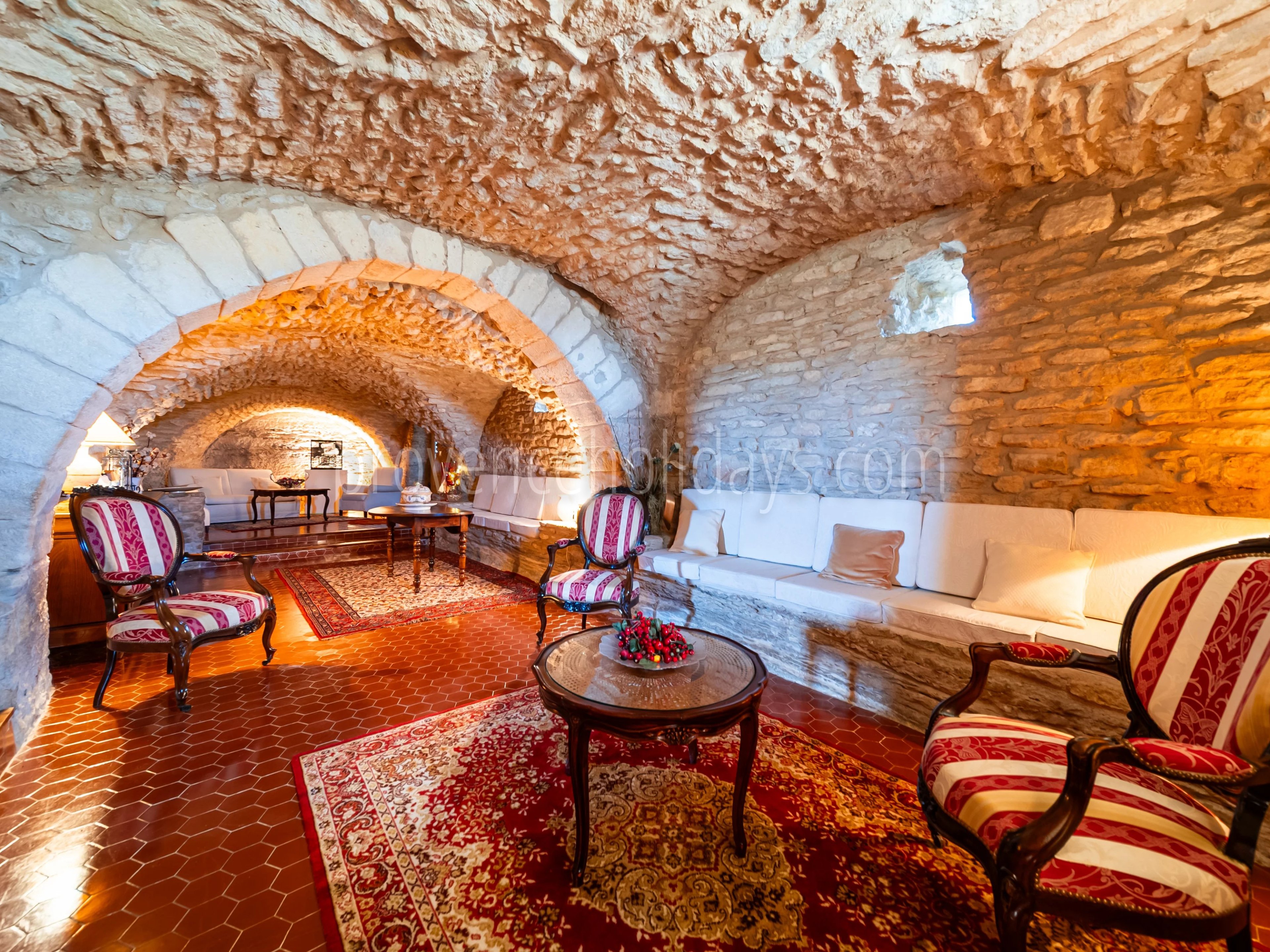 14 - Character mas in Gordes: Villa: Interior