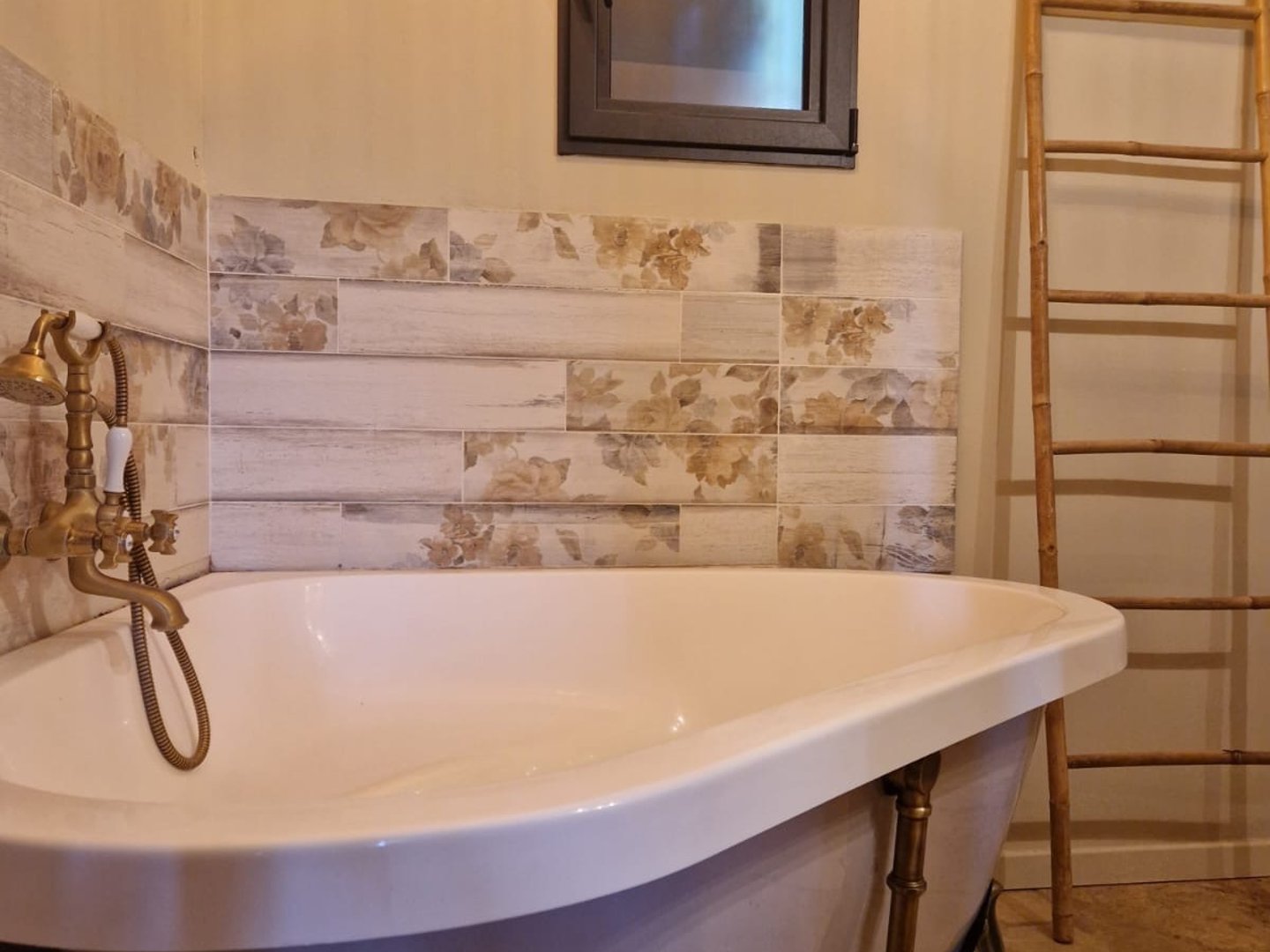 16 - La Roque sur Pernes: Villa: Bathroom - Bathroom - Bedroom 1