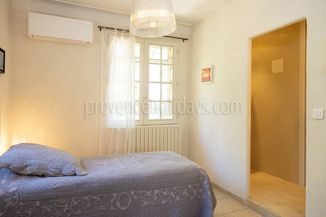 17 - Mas Heyrauds: Villa: Bedroom