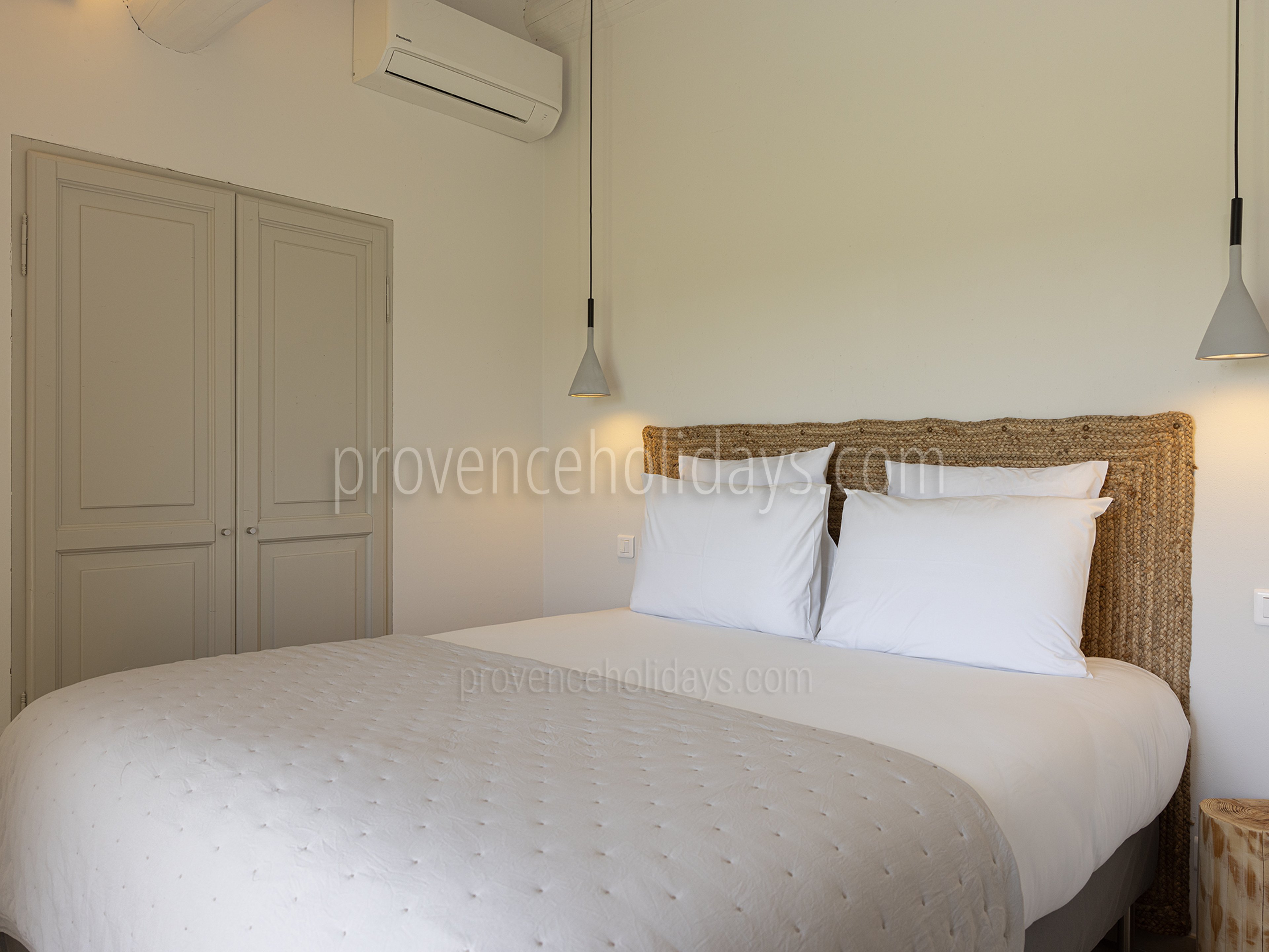 27 - Le Mas des Lauriers: Villa: Bedroom