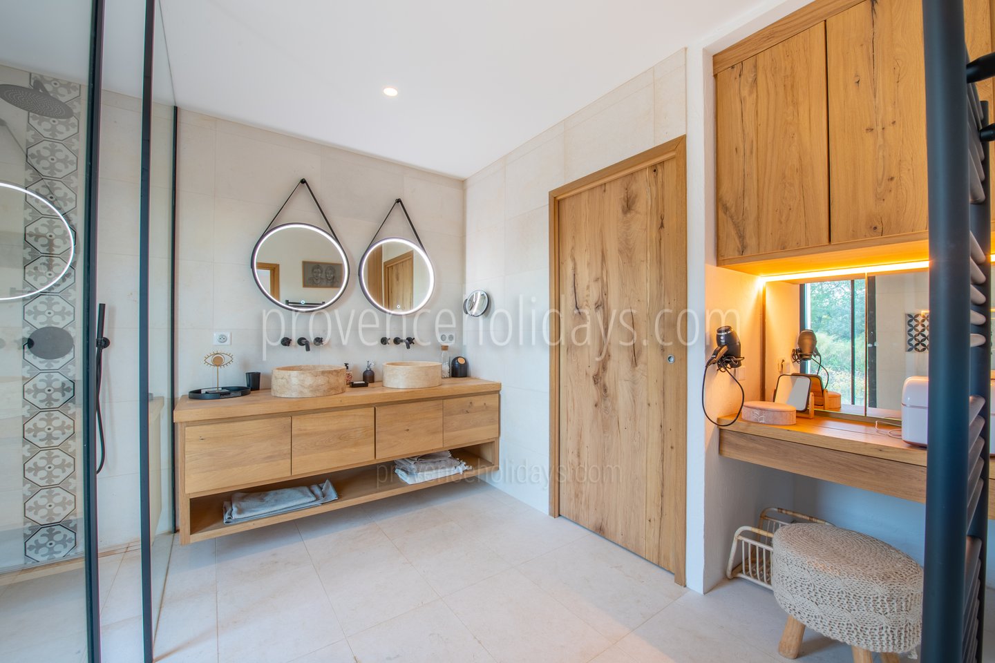 30 - Mas Spinelle: Villa: Bathroom