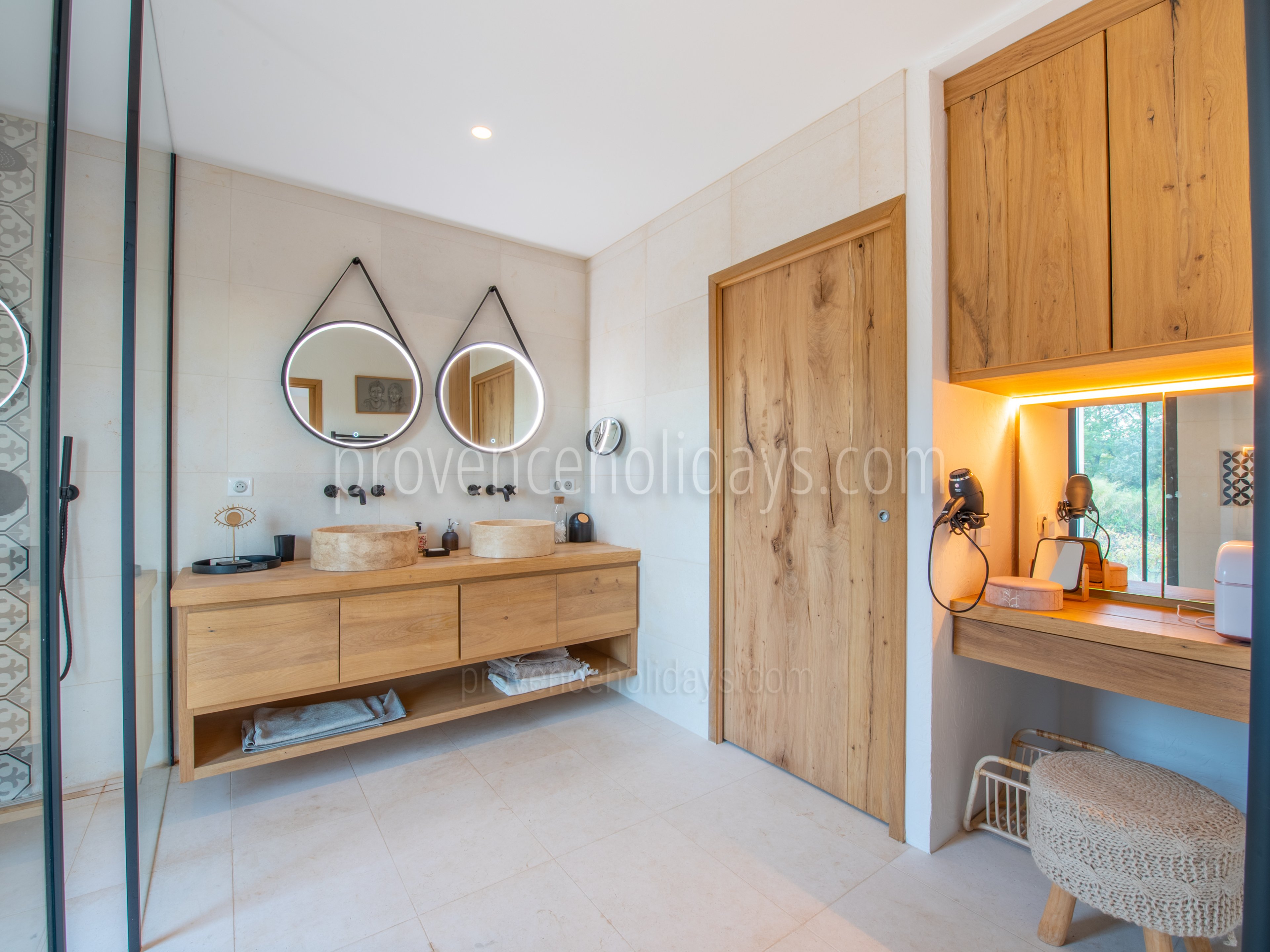 30 - Mas Spinelle: Villa: Bathroom