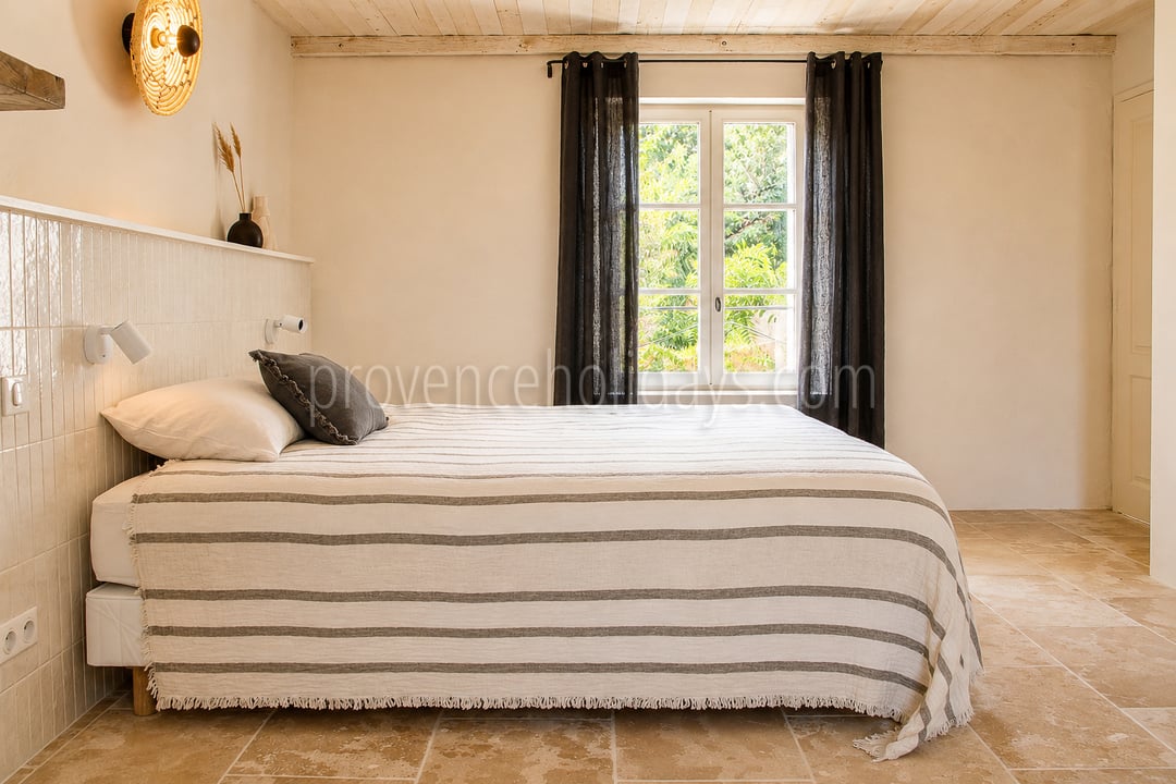 53 - Mas rénové à pied d\'Eygalières: Villa: Bedroom