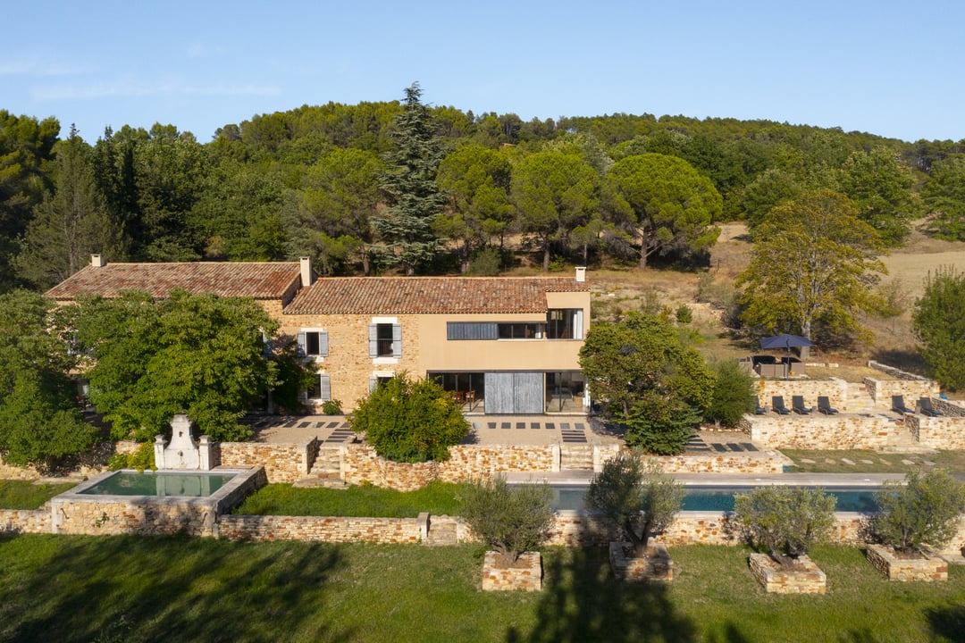 Belle location de vacances avec piscine chauffée près de Roussillon