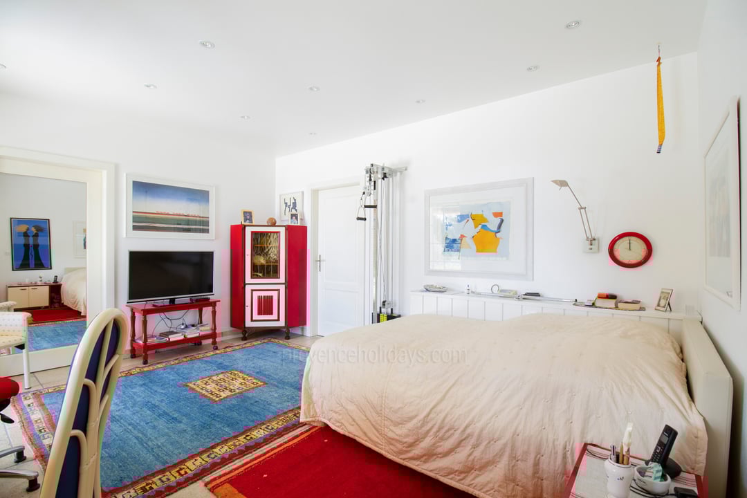 6 - Mas Grandchamp: Villa: Bedroom