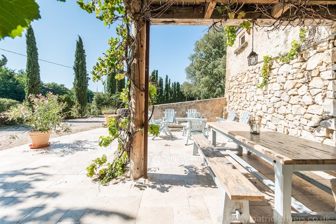 15 - Bastide du Luberon: Villa: Exterior