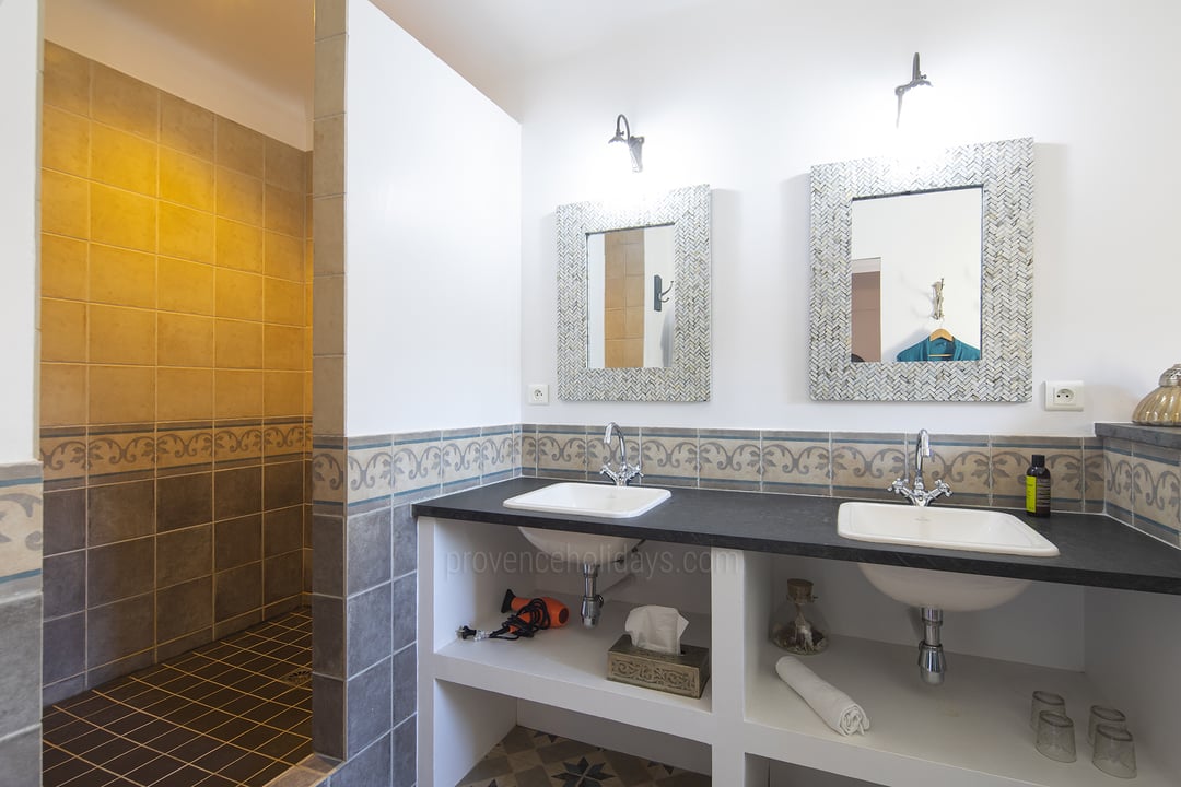 40 - Bastide de Goult: Villa: Bathroom