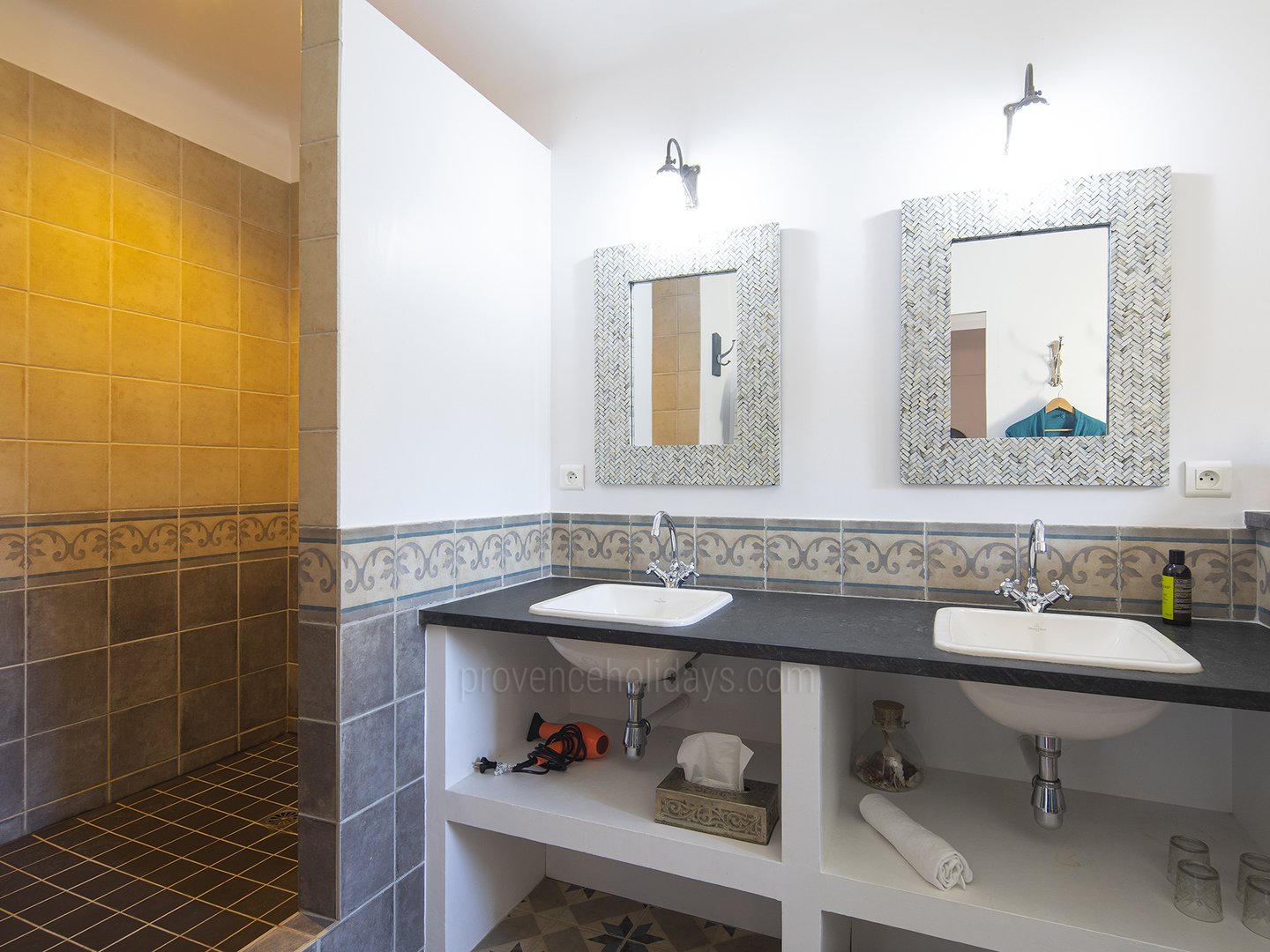 40 - Bastide de Goult: Villa: Bathroom