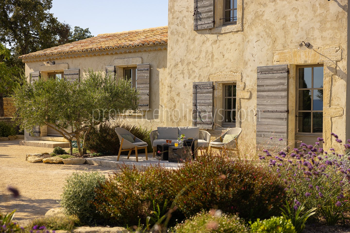 12 - Mas du Rocher: Villa: Exterior