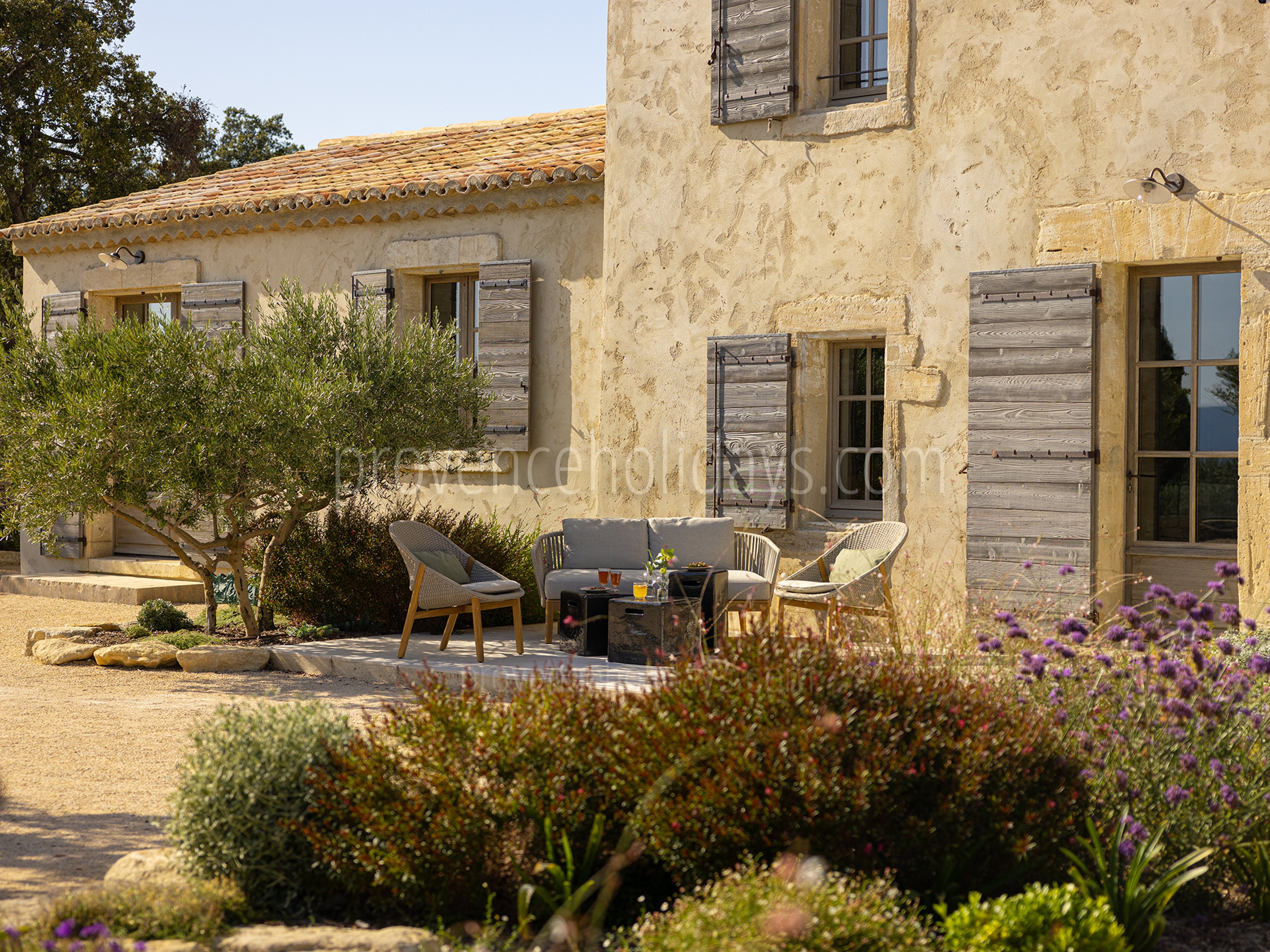12 - Mas du Rocher: Villa: Exterior