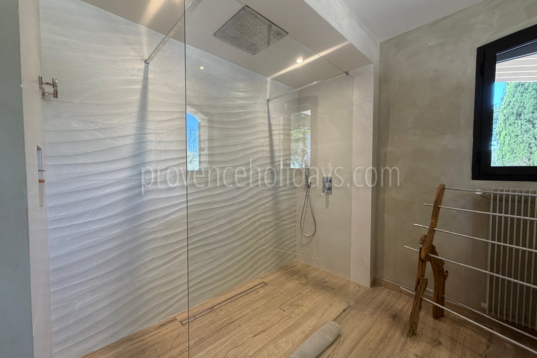 37 - Mas des Cistes: Villa: Bathroom 1