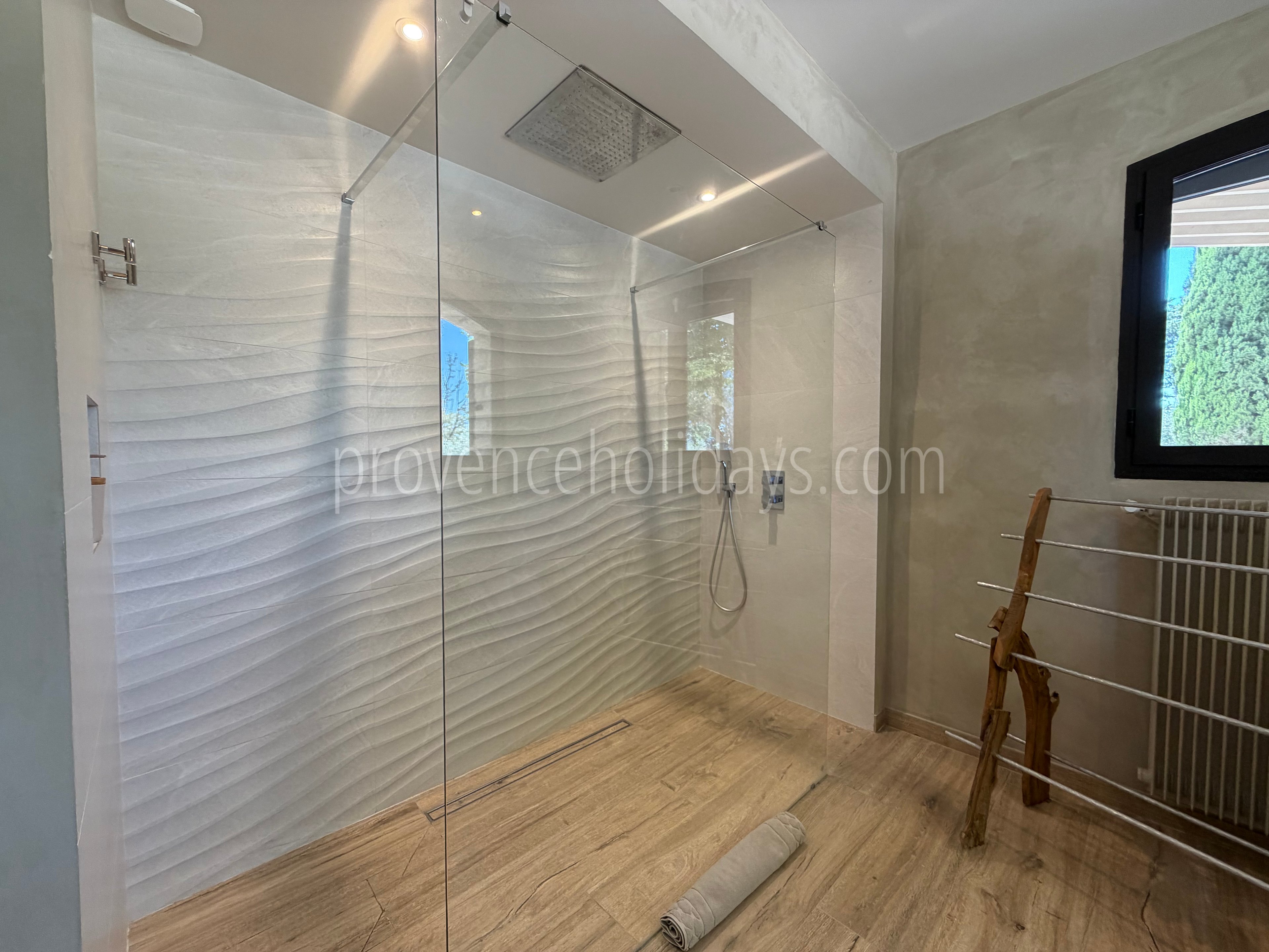 37 - Mas des Cistes: Villa: Bathroom 1