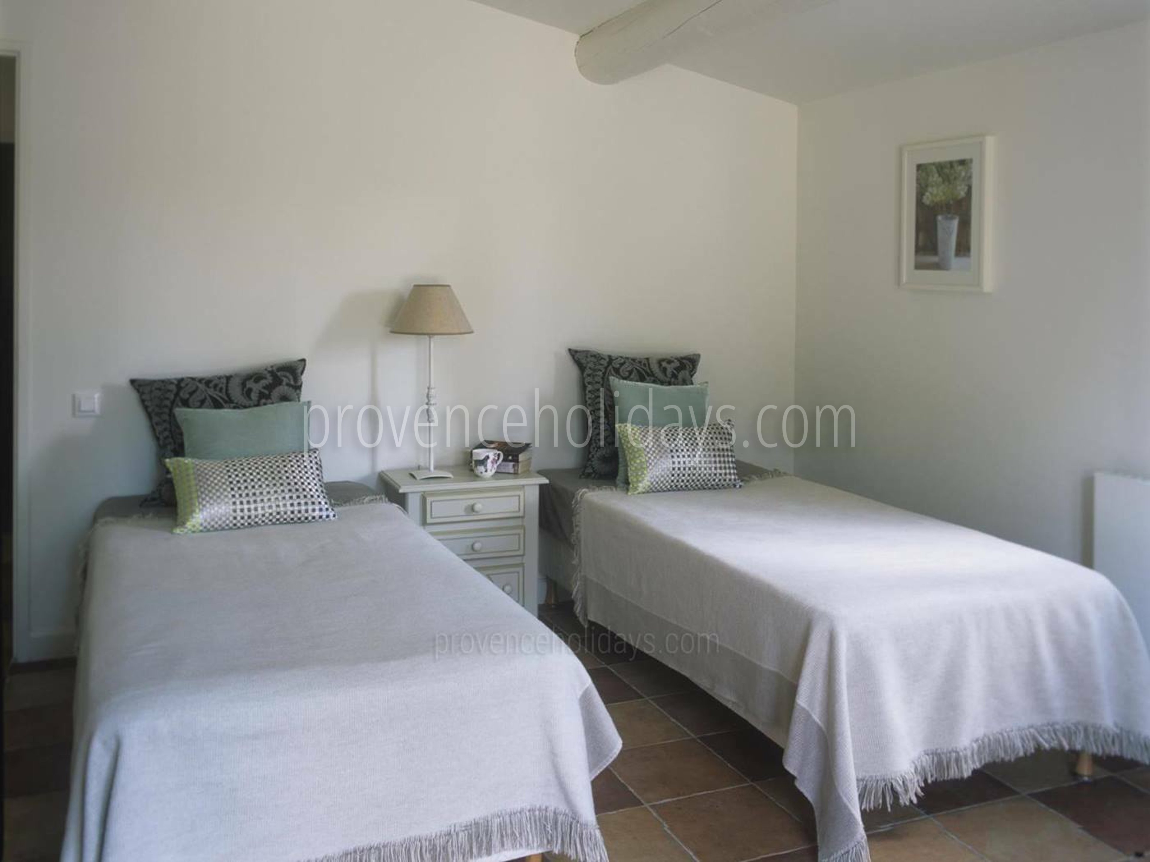 24 - Mas Art et Soleil: Villa: Bedroom