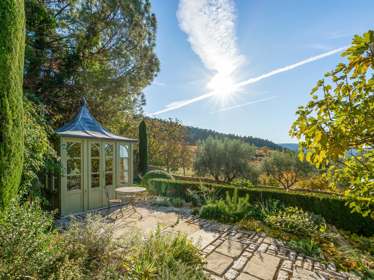 30 - 18e-eeuwse Bastide met uitzicht op de Luberon te koop - Bonnieux: Villa: Exterior