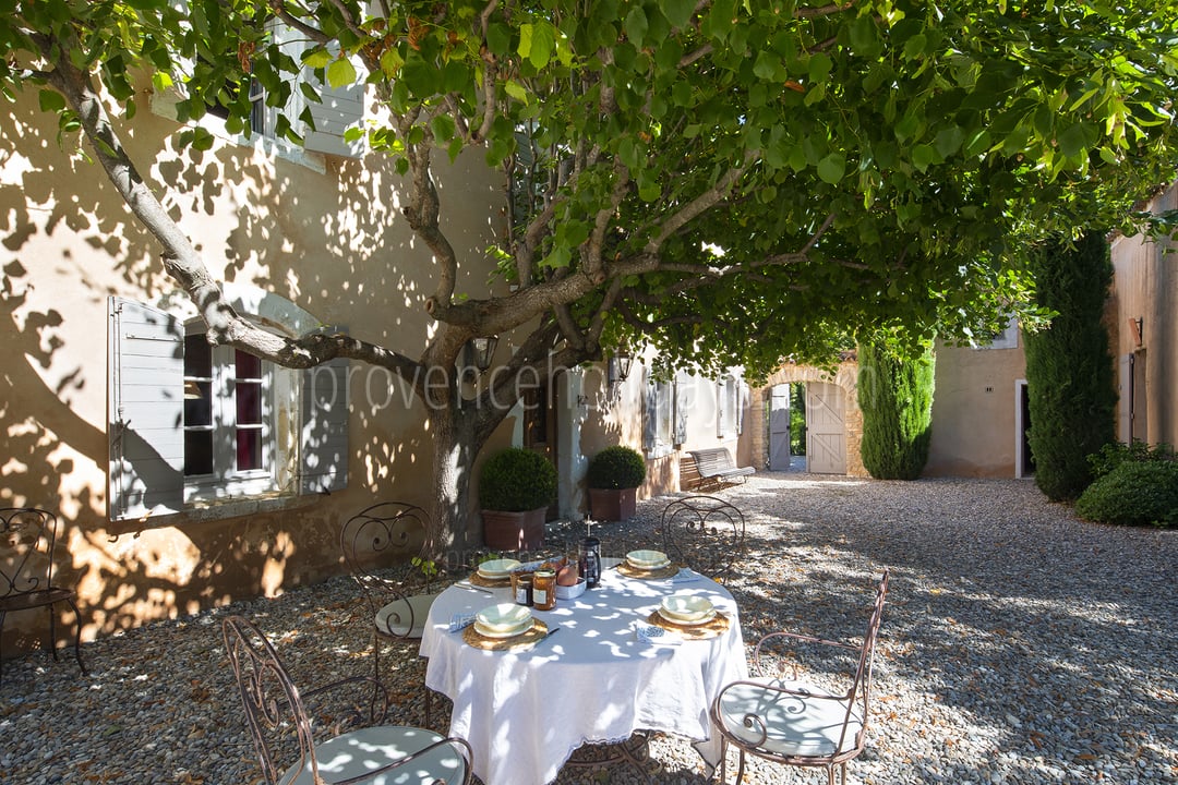 24 - Mas Goult: Villa: Exterior