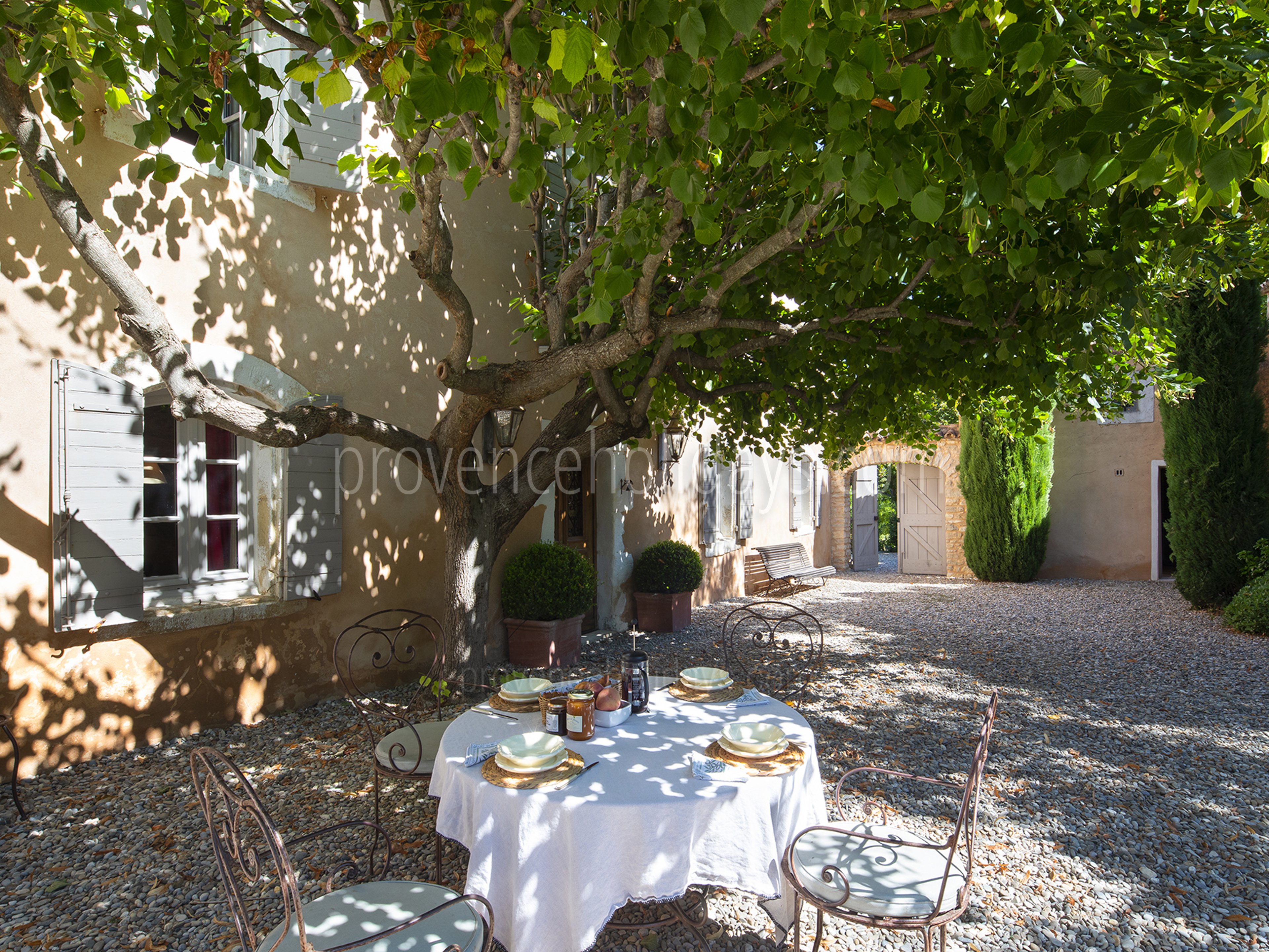 24 - Mas Goult: Villa: Exterior