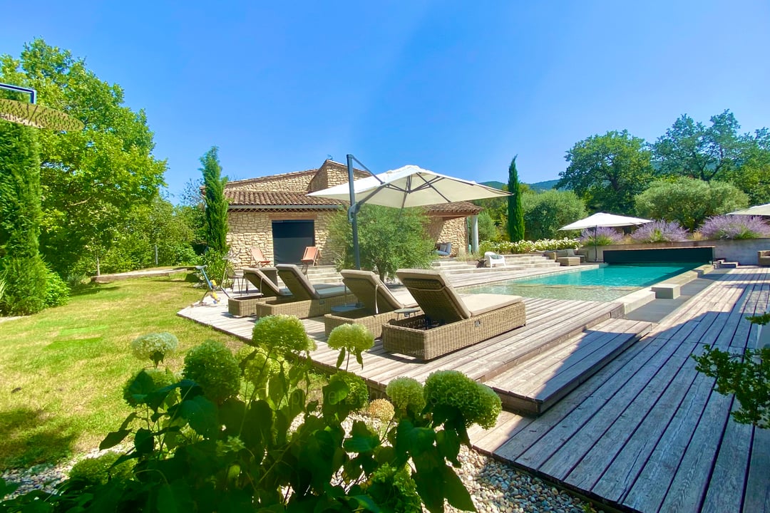 Beautiful air-conditioned stone villa with heated pool near Ménerbes