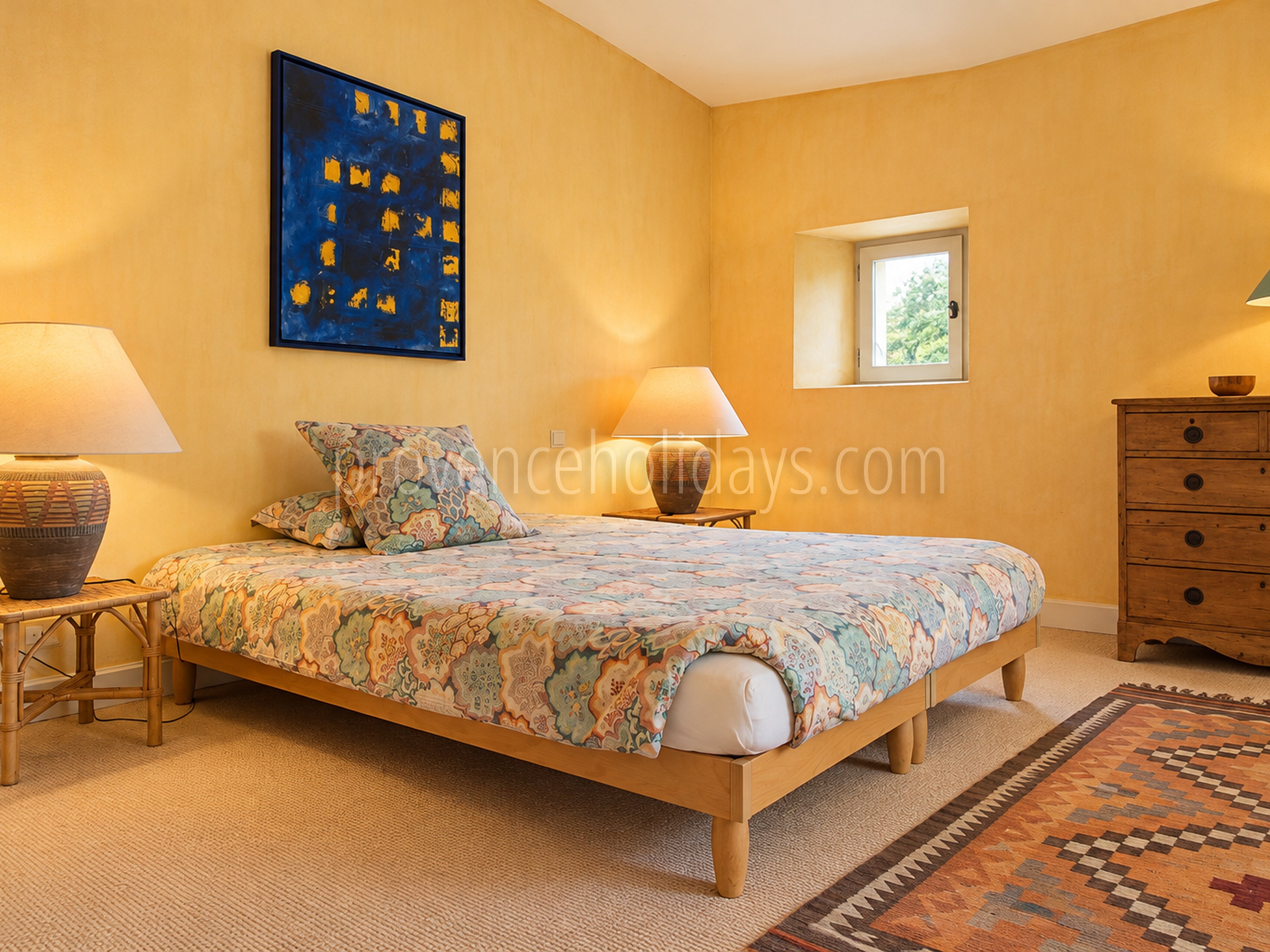 29 - Authentic farmhouse in Saint-Rémy-de-Provence: Villa: Bedroom