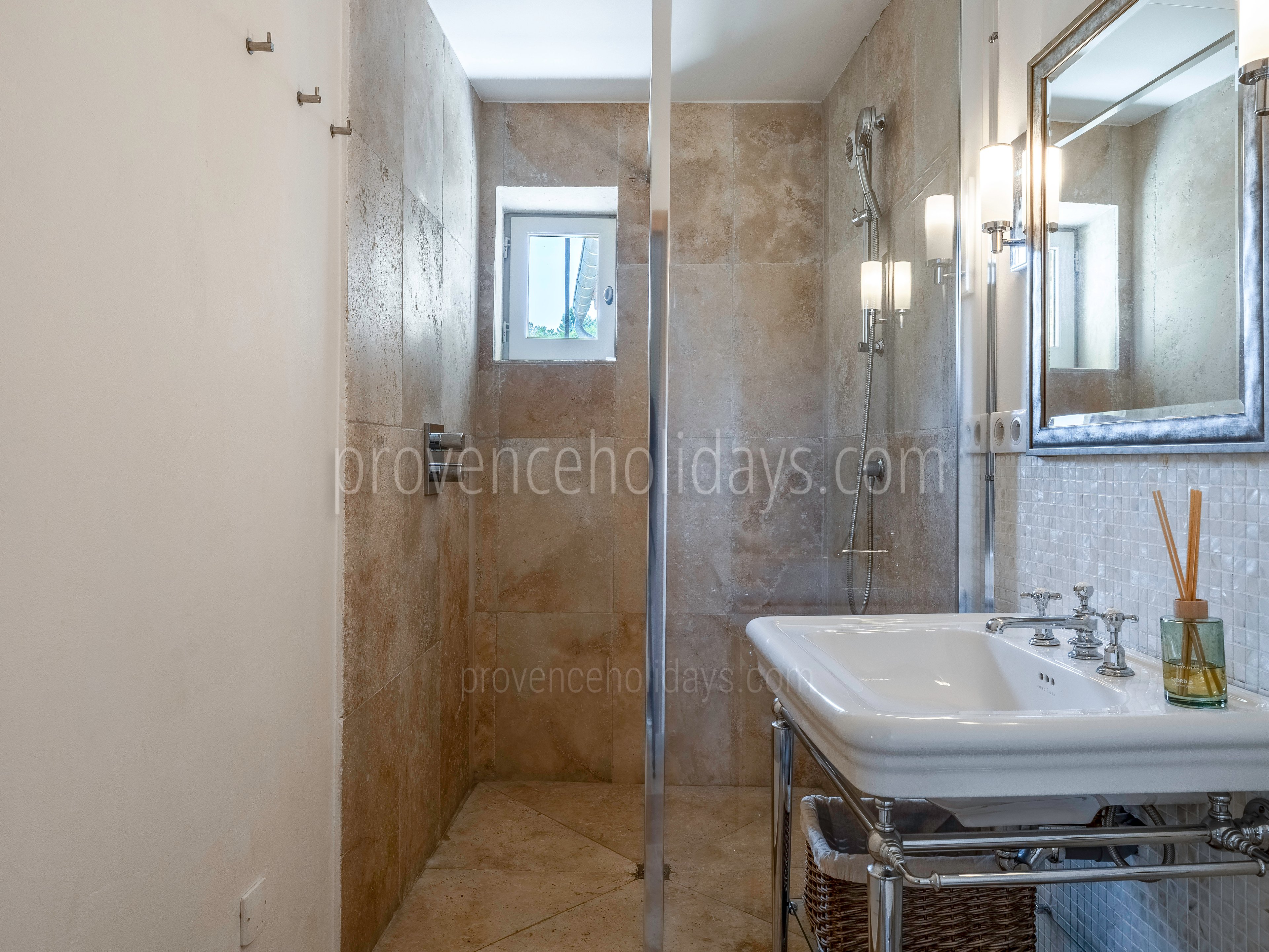 64 - Mas de Saint-Jean: Villa: Bathroom