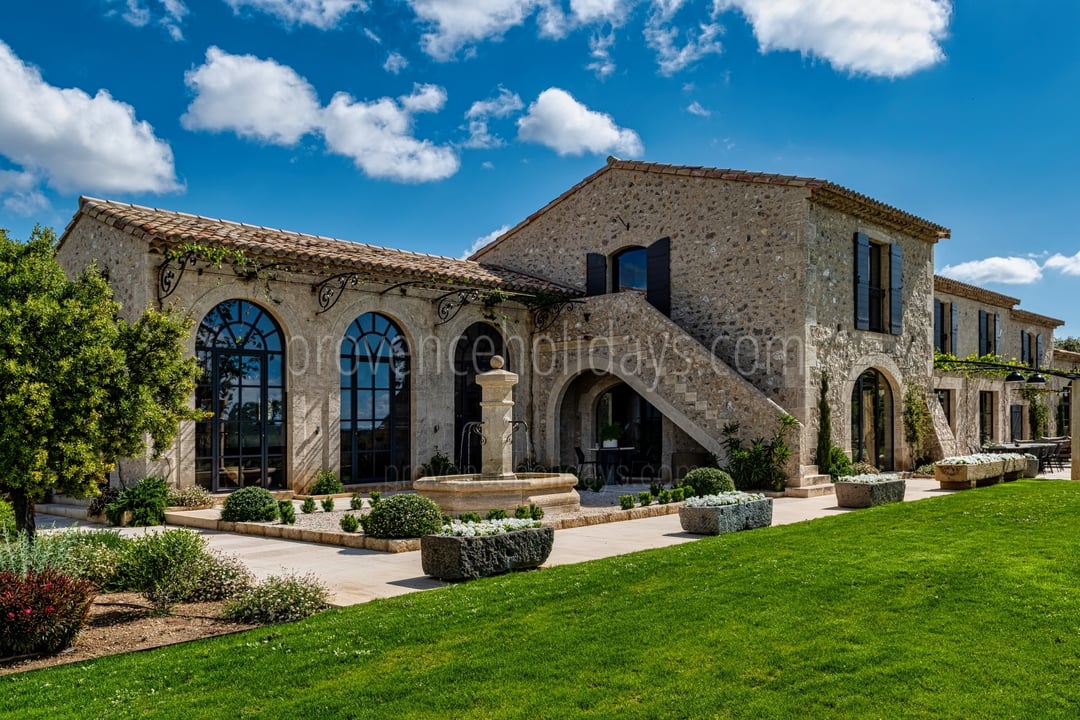 5 - Mas de Pierre: Villa: Exterior
