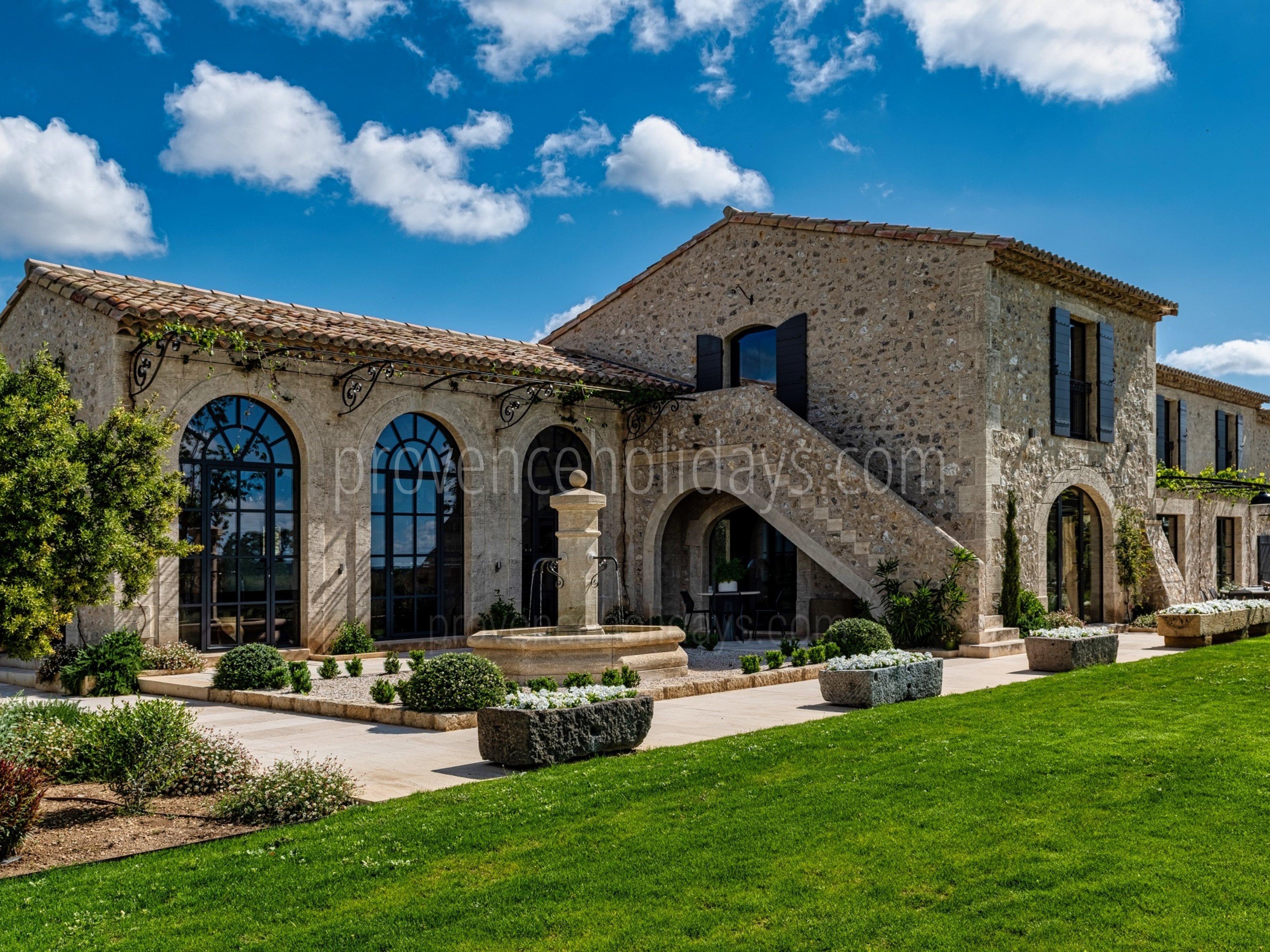 5 - Mas de Pierre: Villa: Exterior