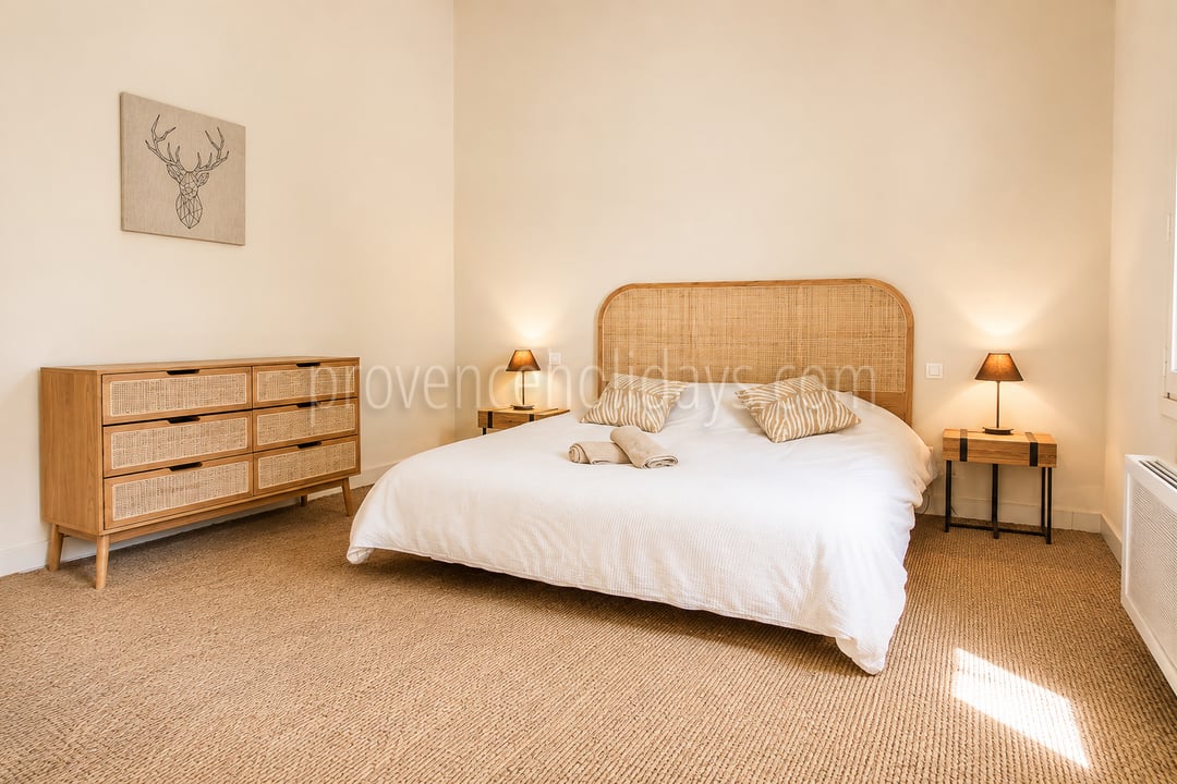 39 - Bauernhaus mit Blick auf den Luberon: Villa: Bedroom
