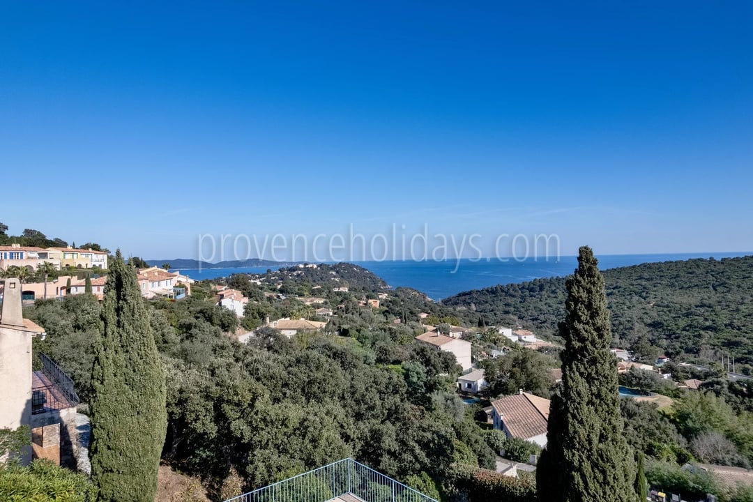 10 - Provençaalse villa in Cavalaire-sur-Mer: Villa: Exterior