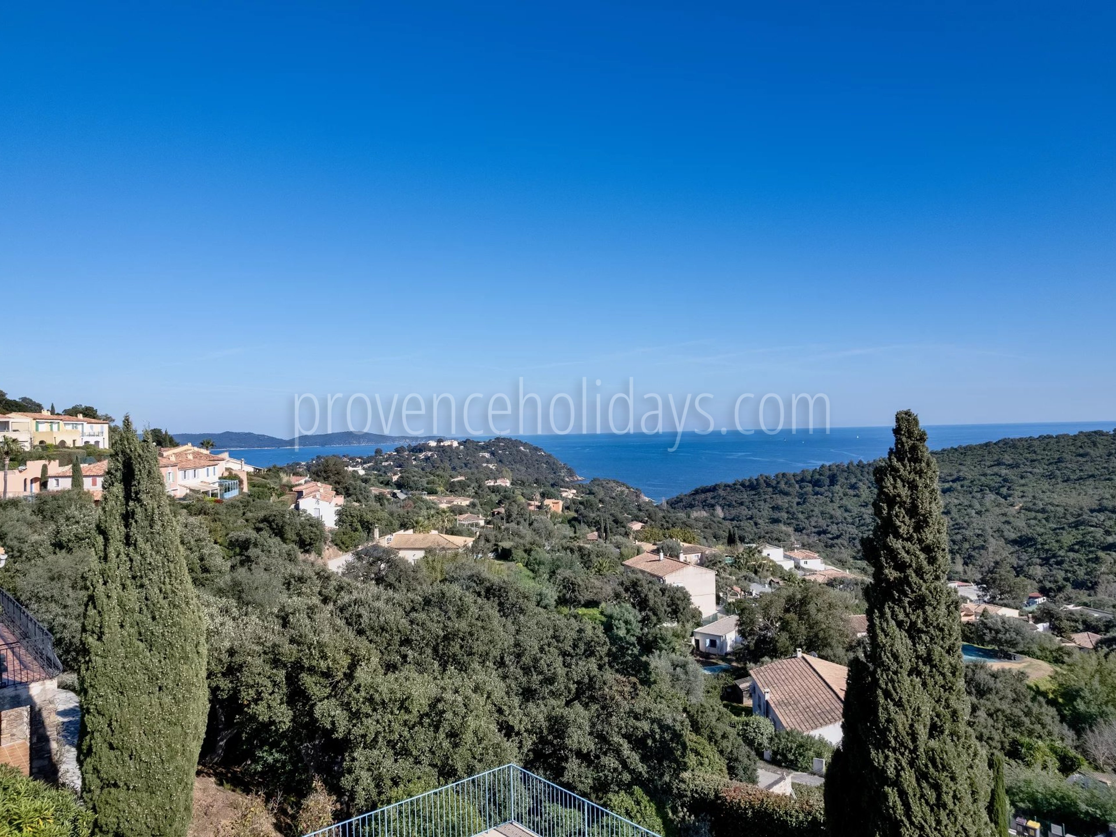 10 - Provençaalse villa in Cavalaire-sur-Mer: Villa: Exterior