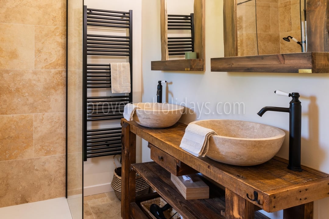 103 - Bastide Gergouven: Villa: Bathroom 8