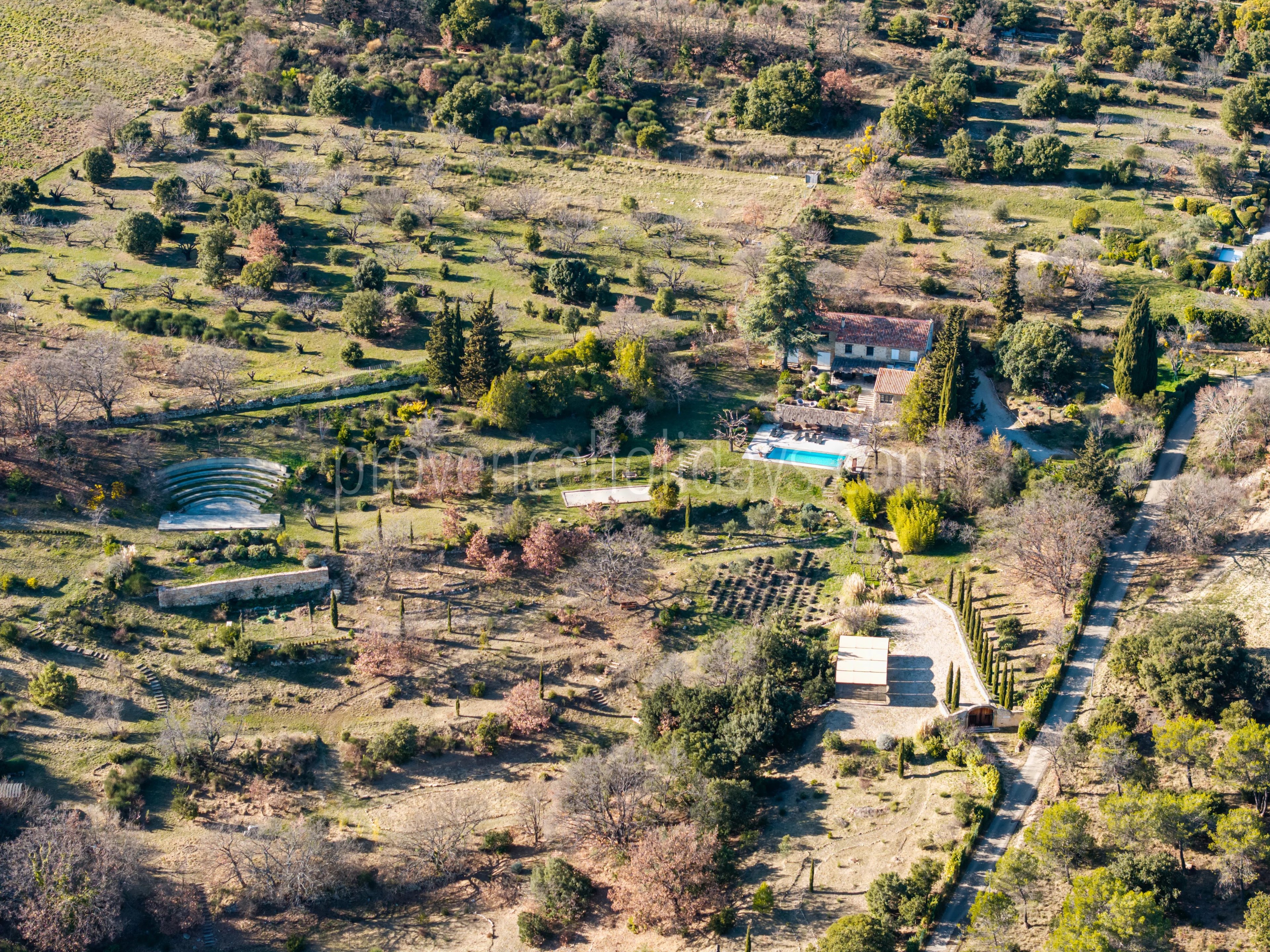 11 - Renovated Property in Gordes: Villa: Exterior