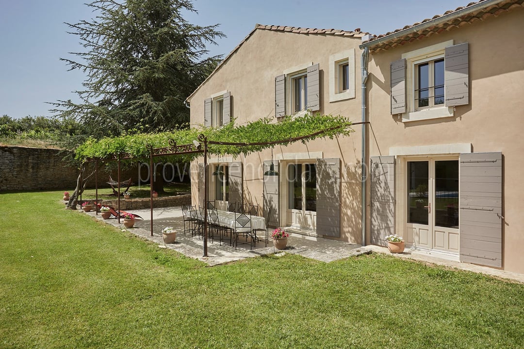 12 - L’Orée des Lavandes: Villa: Exterior