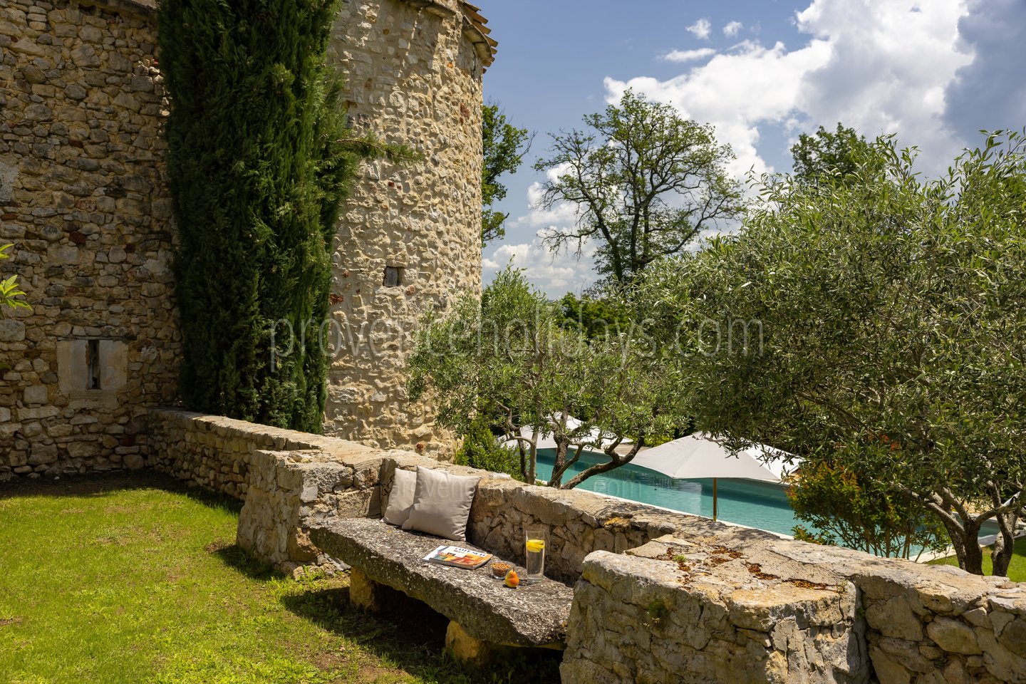 6 - Bastide de Goult: Villa: Exterior