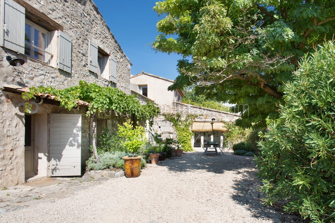 65 - Le Hameau de Goult: Villa: Exterior