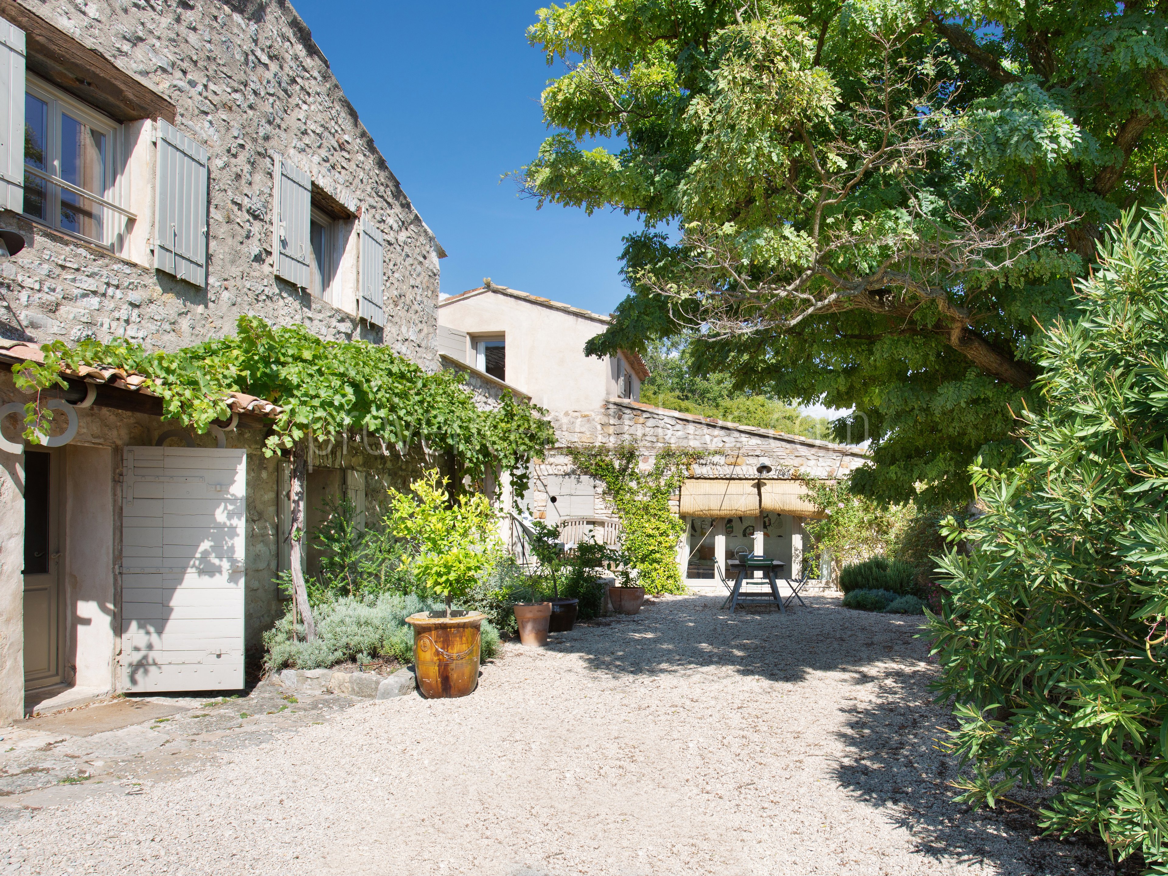 65 - Le Hameau de Goult: Villa: Exterior