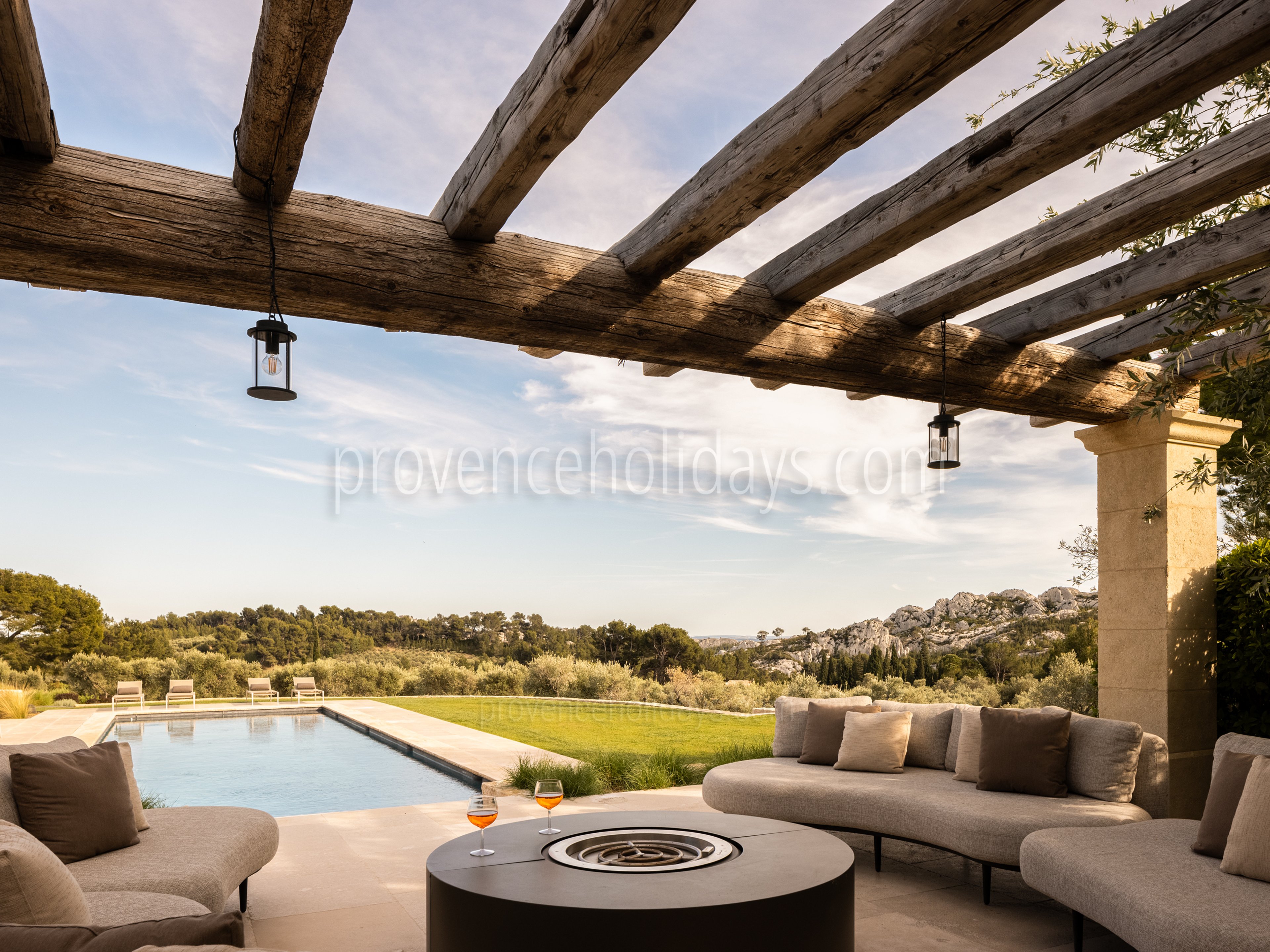 5 - Mas des Collines: Villa: Exterior
