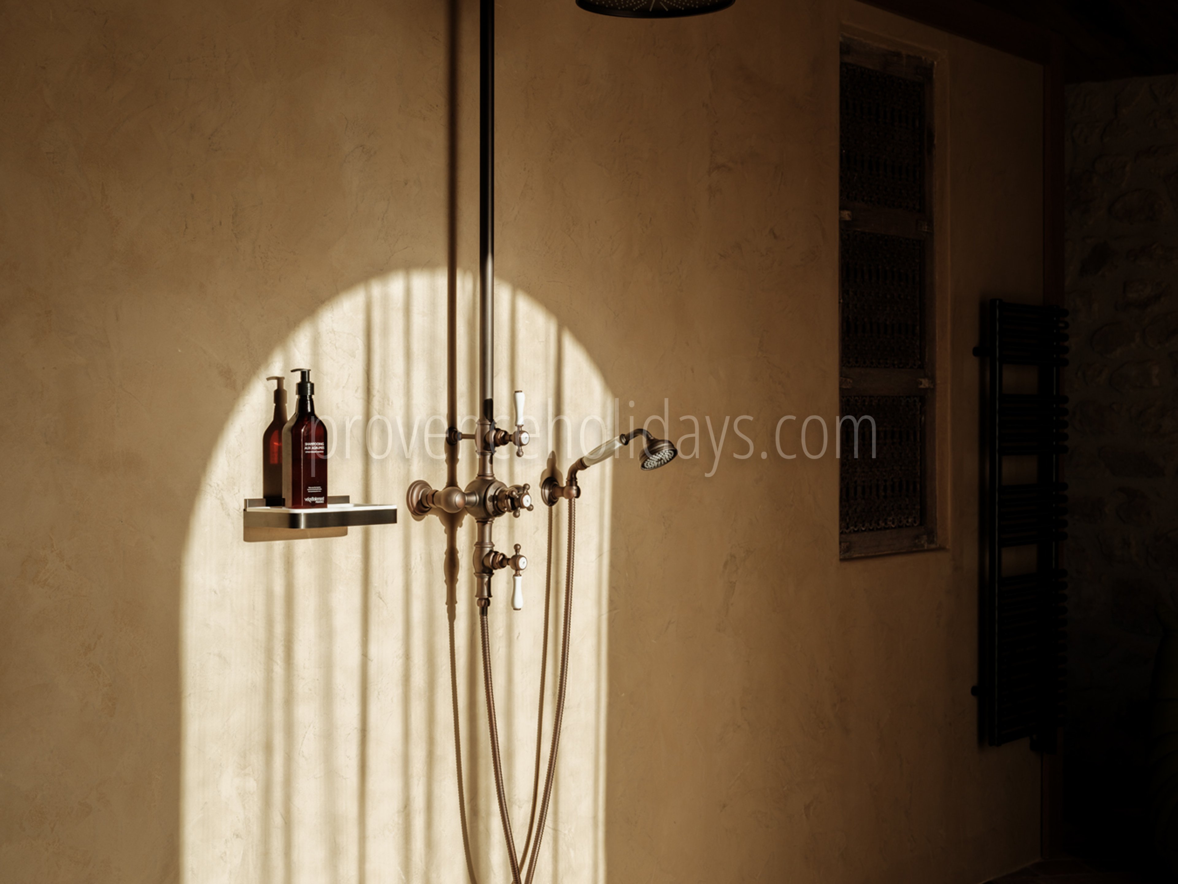 30 - Mas des Oliviers: Villa: Bathroom