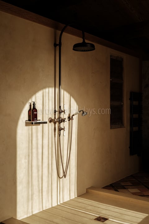 30 - Mas des Oliviers: Villa: Bathroom