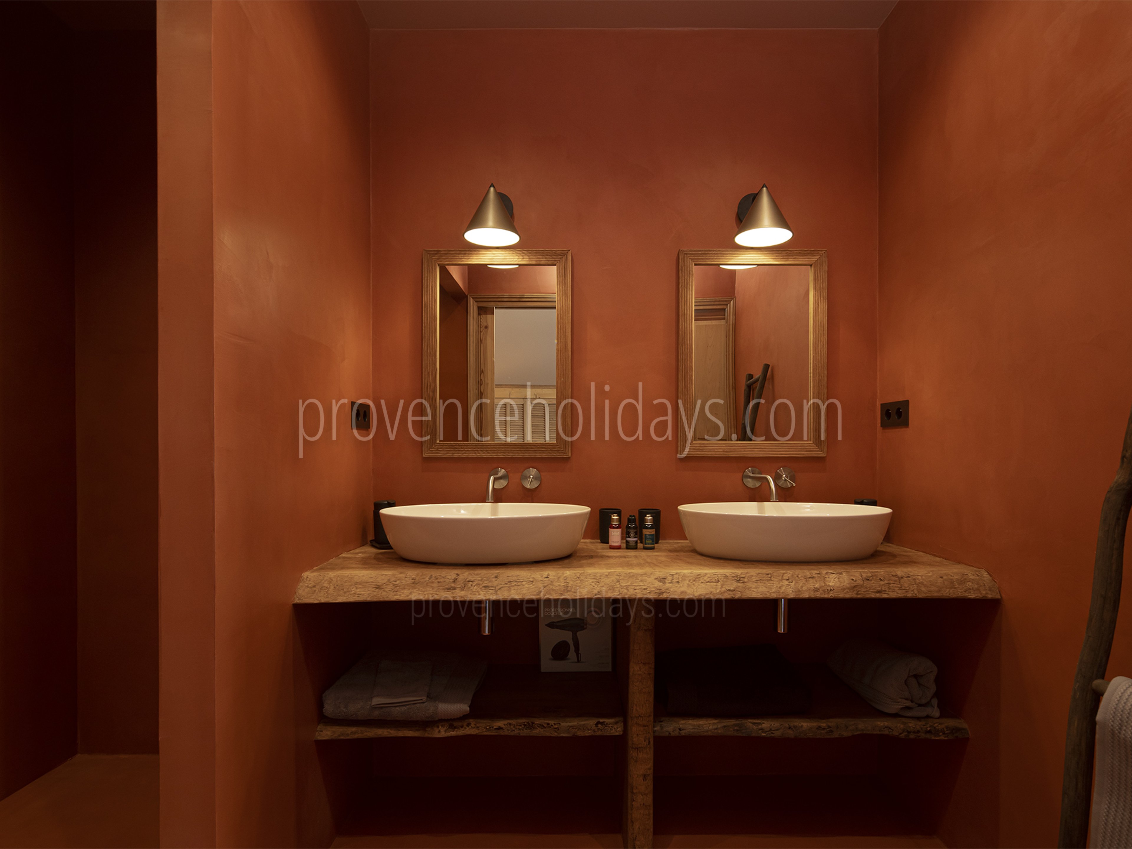 23 - Mas des Lions: Villa: Bathroom