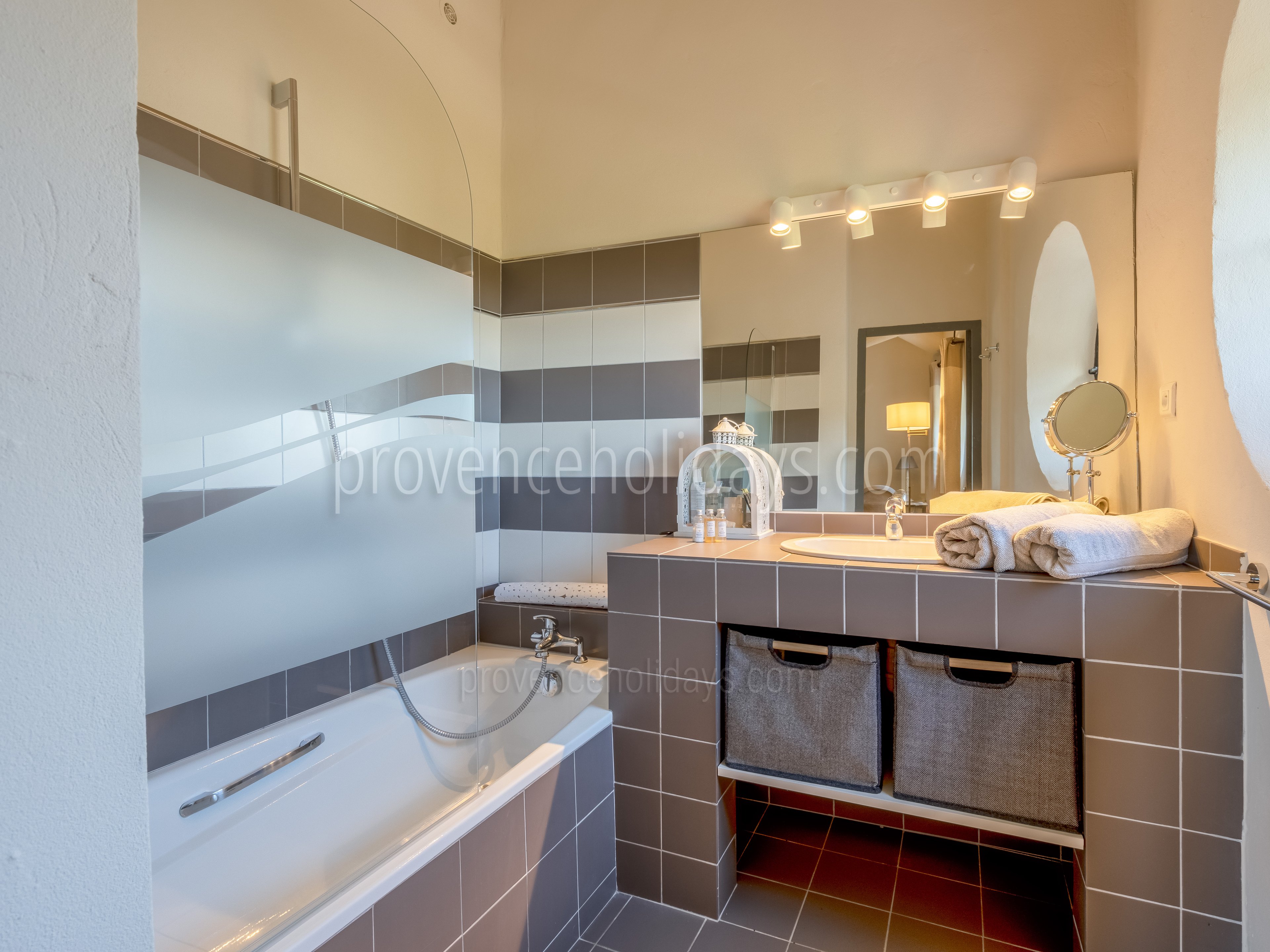 43 - Bastide des Magnans: Villa: Bathroom