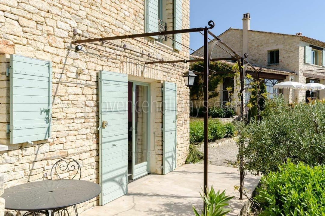15 - Le Mas de Gordes: Villa: Exterior
