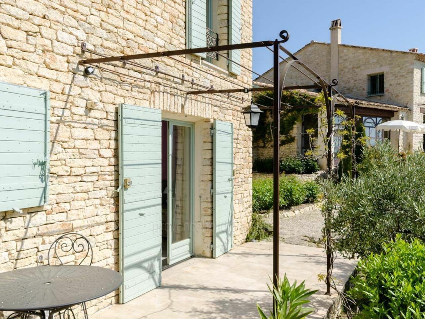 14 - Le Mas de Gordes: Villa: Exterior