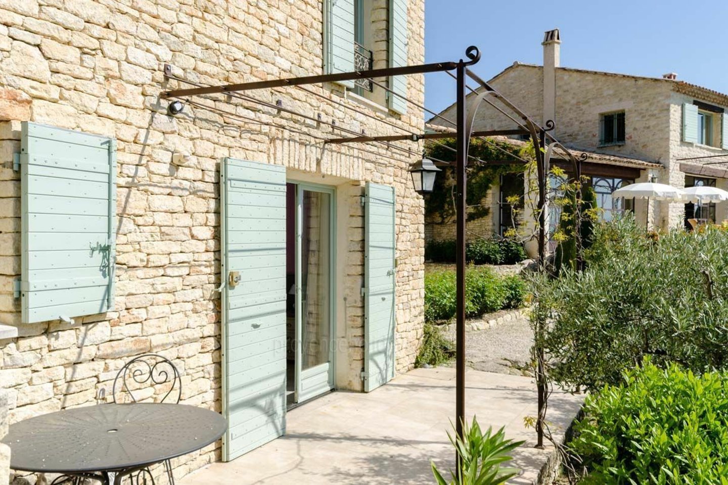 14 - Le Mas de Gordes: Villa: Exterior