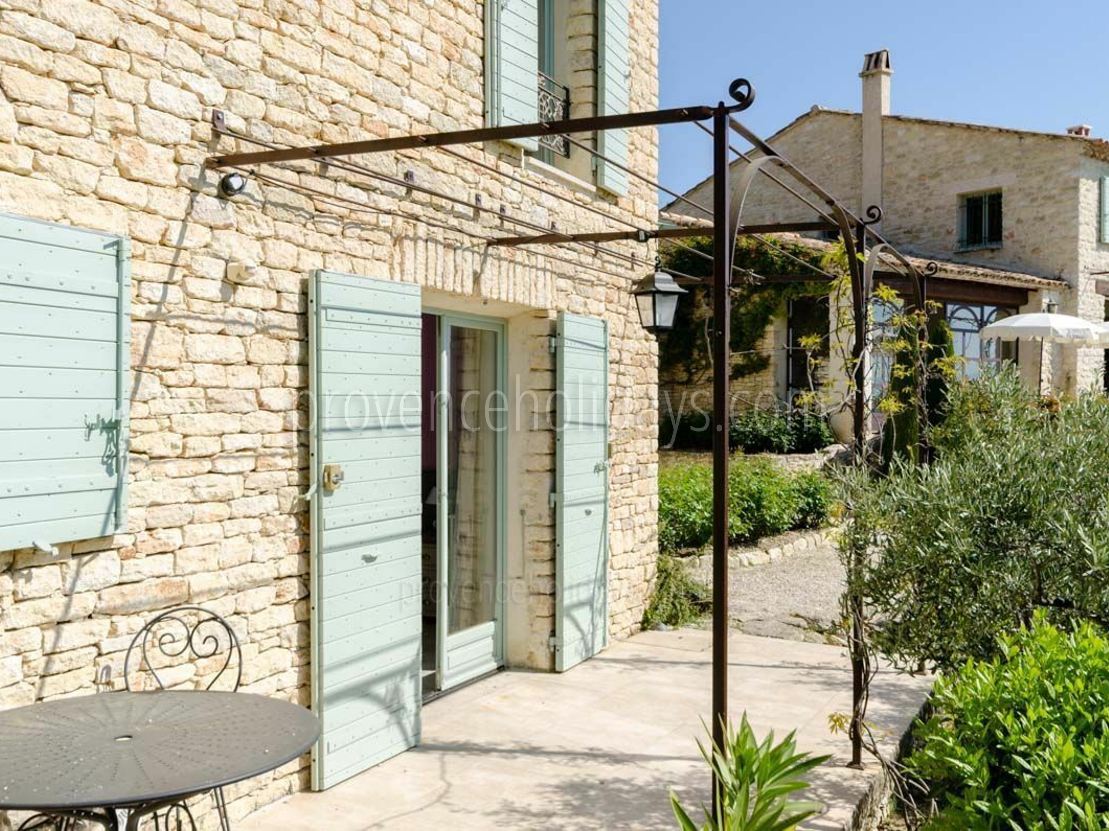 15 - Le Mas de Gordes: Villa: Exterior