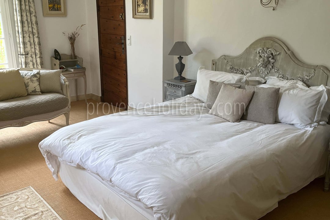 12 - Villa Lacoste: Villa: Bedroom