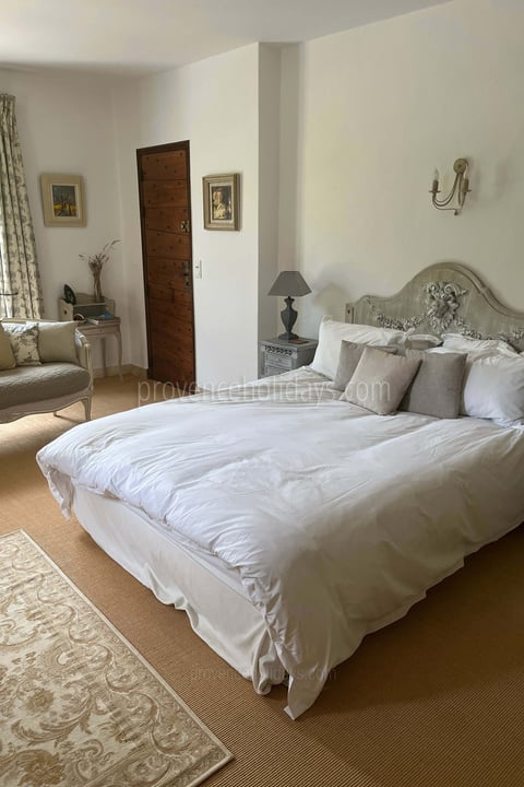 12 - Villa Lacoste: Villa: Bedroom