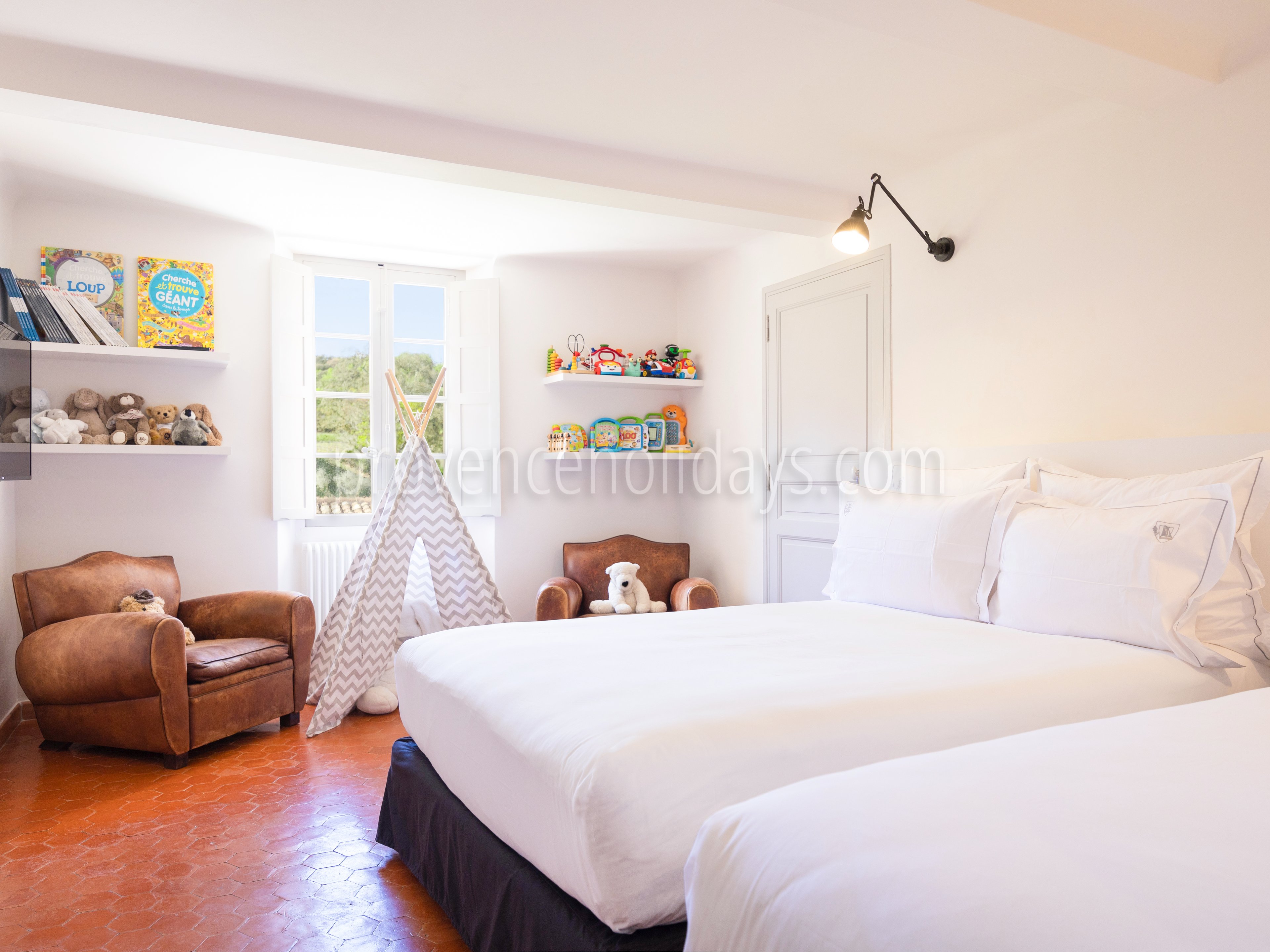 27 - Bastide Queen: Villa: Bedroom