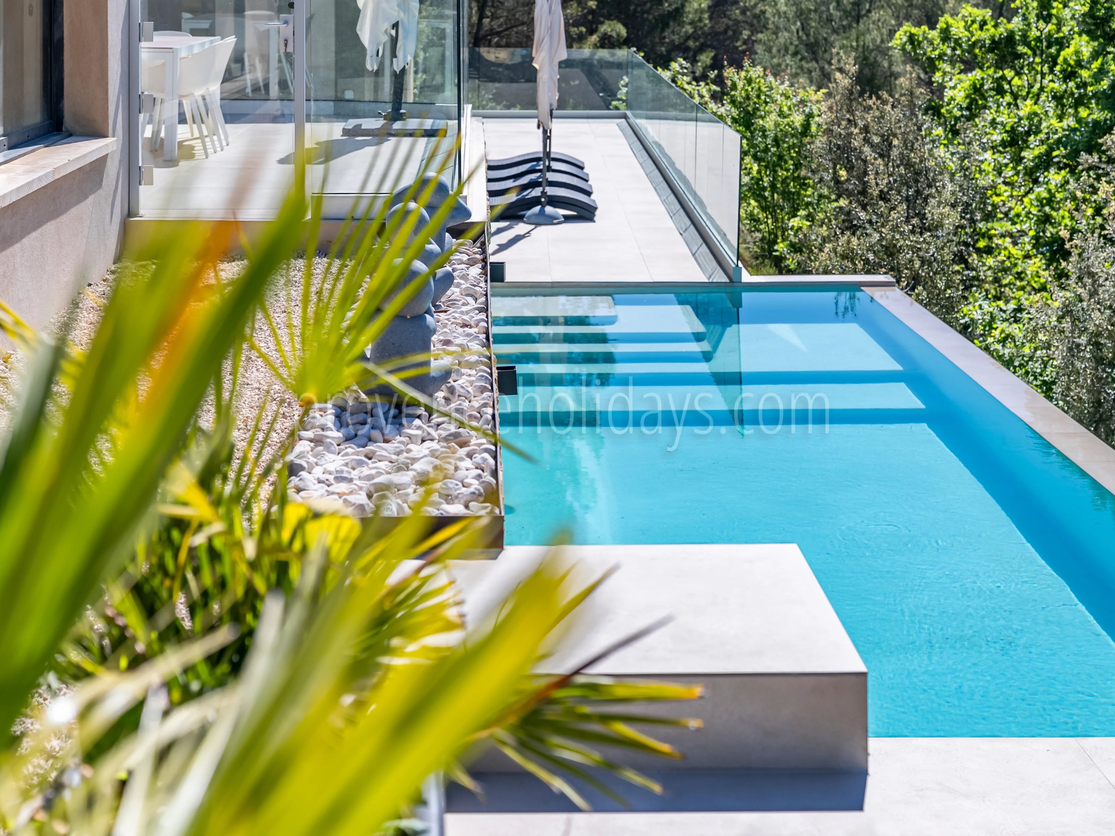 3 - Eigentijdse woning in Villes-sur-Auzon: Villa: Pool